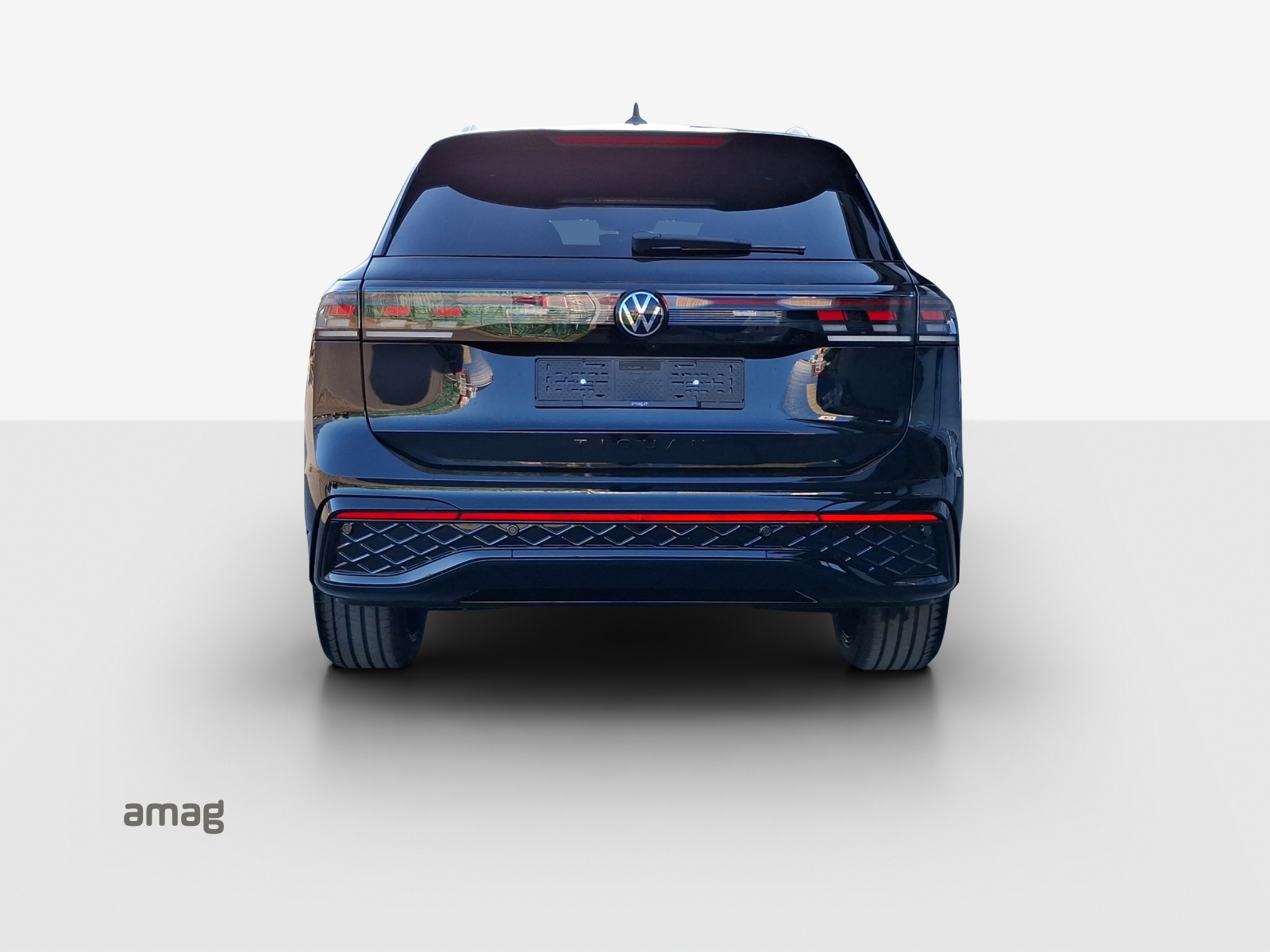 VW Tiguan 2.0 TSI DSG R-Line 4Motion-image-3