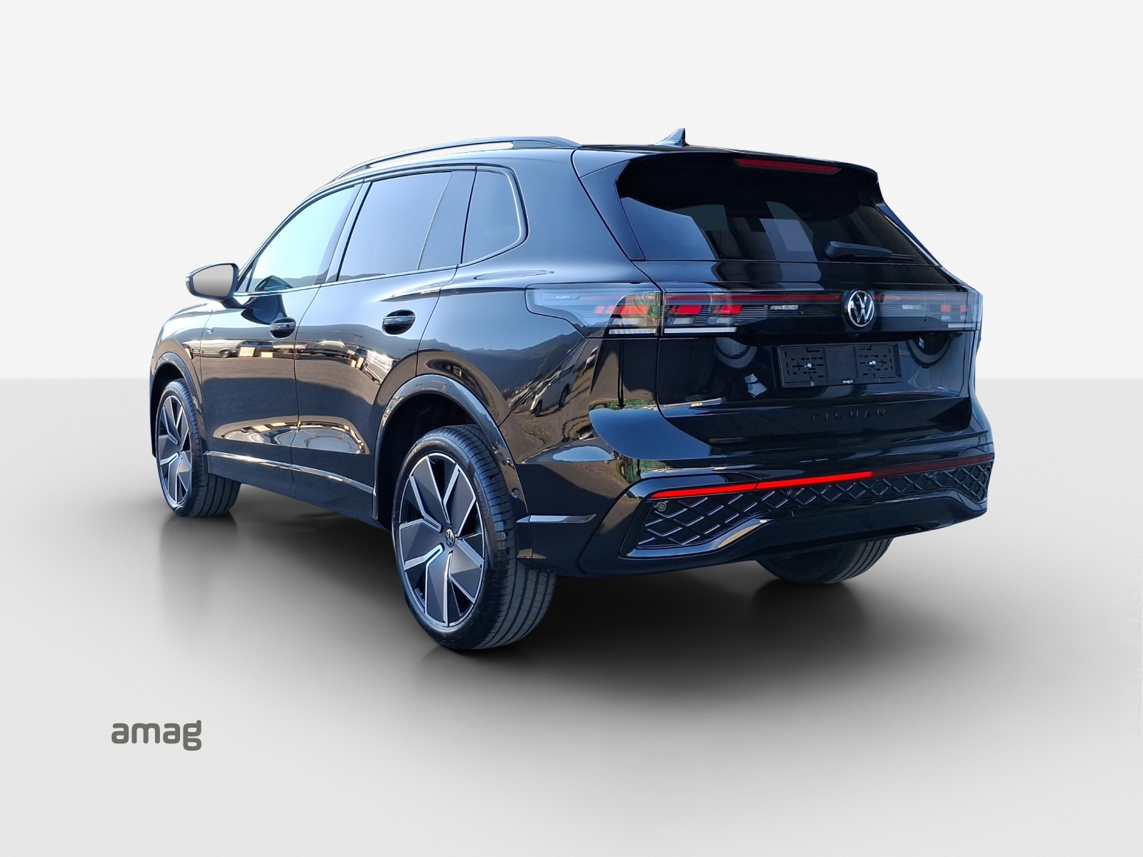 VW Tiguan 2.0 TSI DSG R-Line 4Motion-image-2
