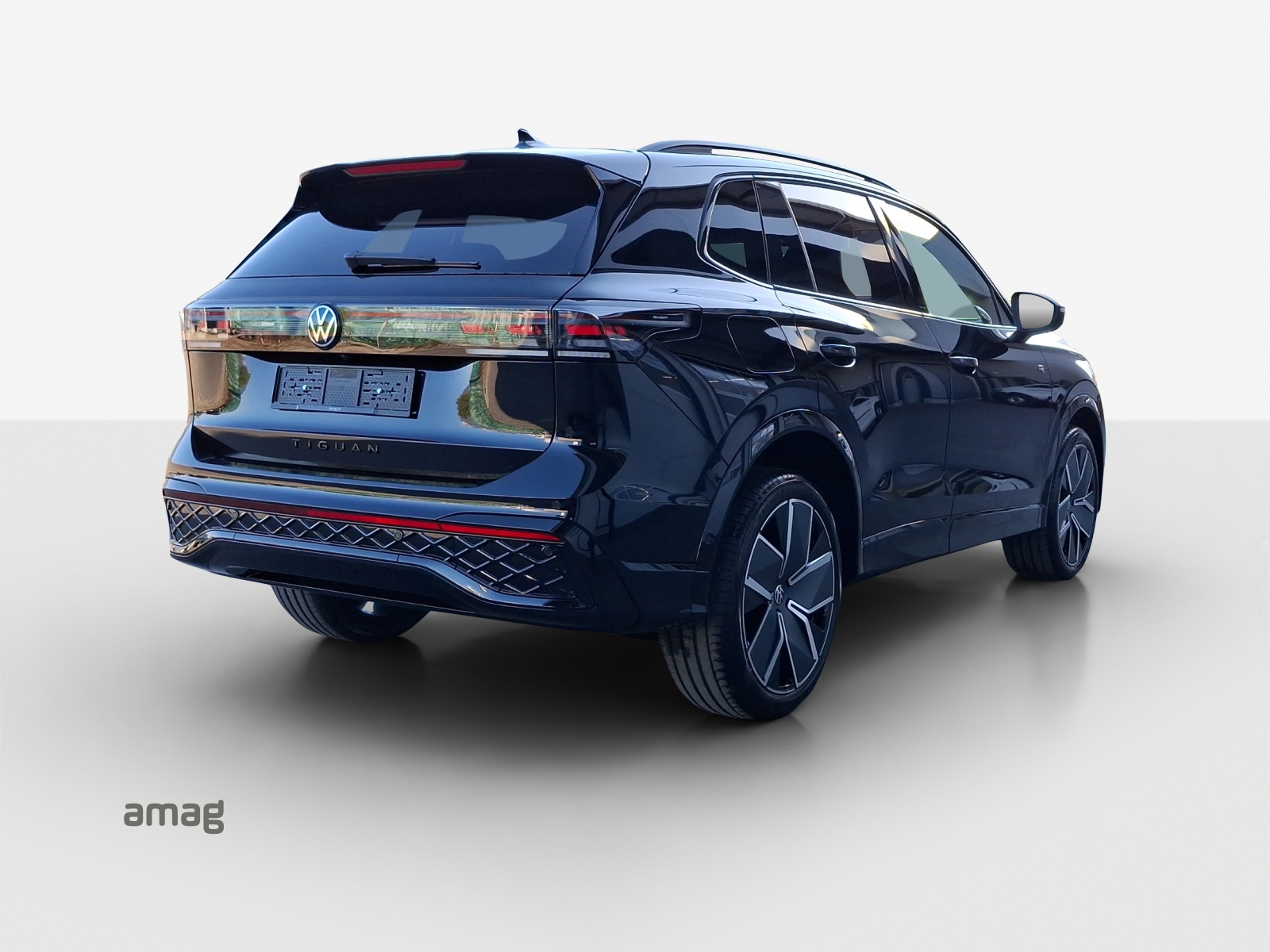 VW Tiguan 2.0 TSI DSG R-Line 4Motion-image-4