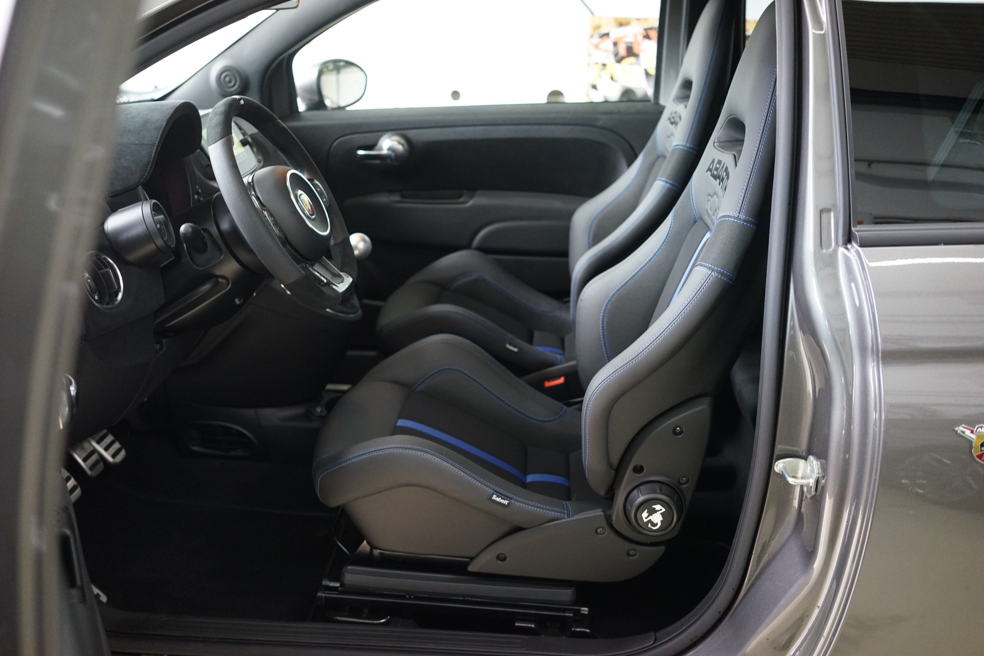FIAT 695 1.4 16V Turbo Abarth Turismo-image-24