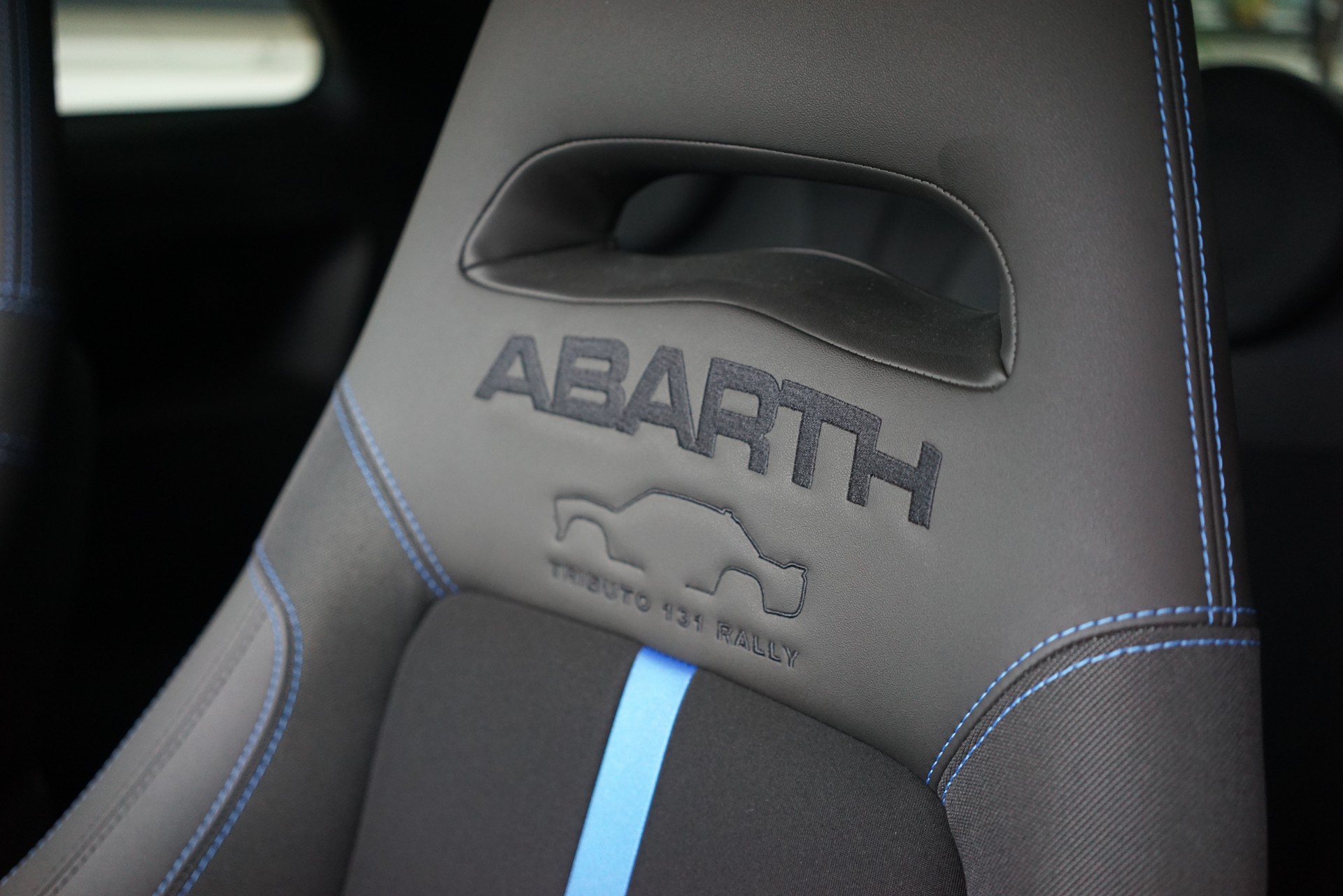 FIAT 695 1.4 16V Turbo Abarth Turismo-image-22