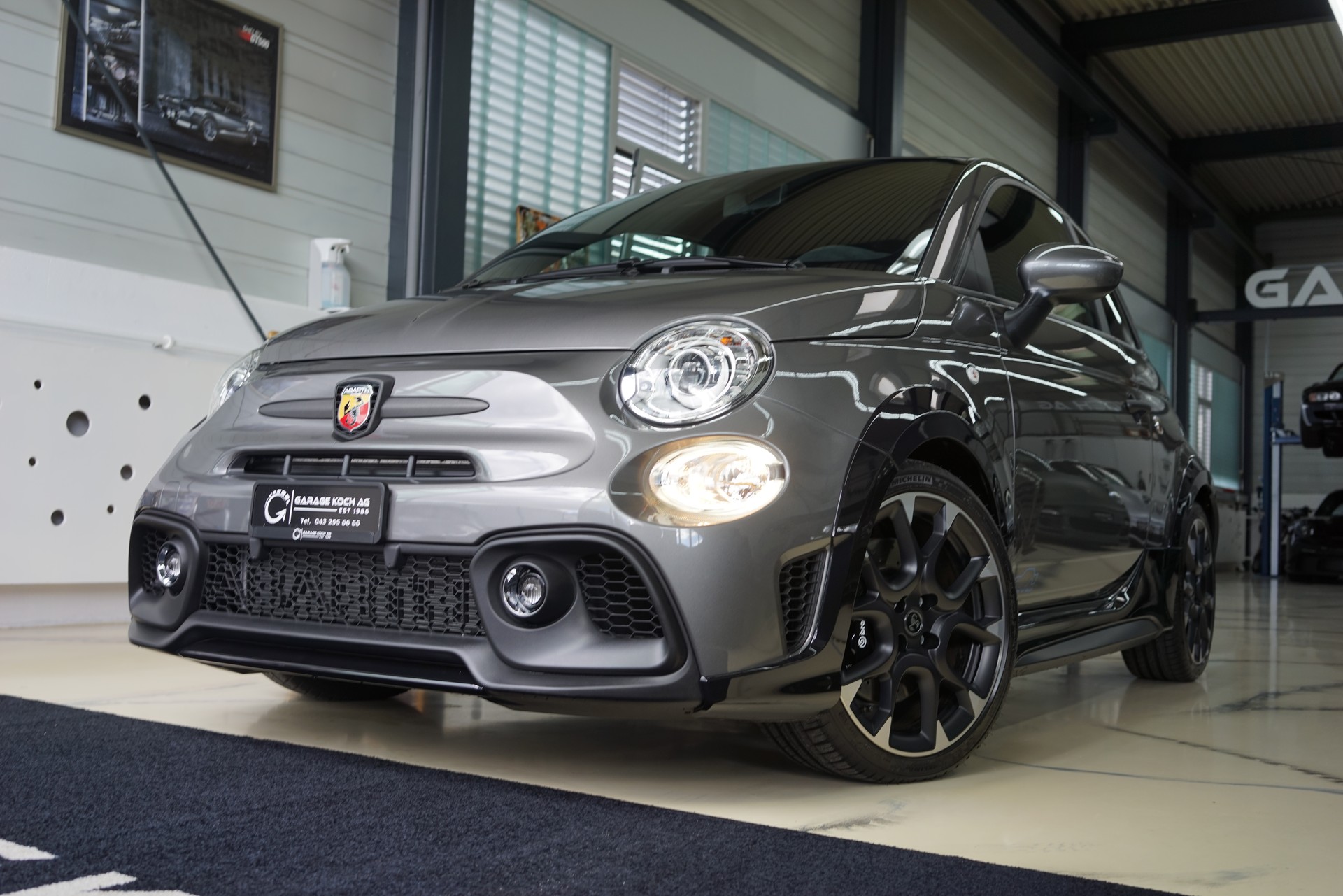 FIAT 695 1.4 16V Turbo Abarth Turismo-image-1