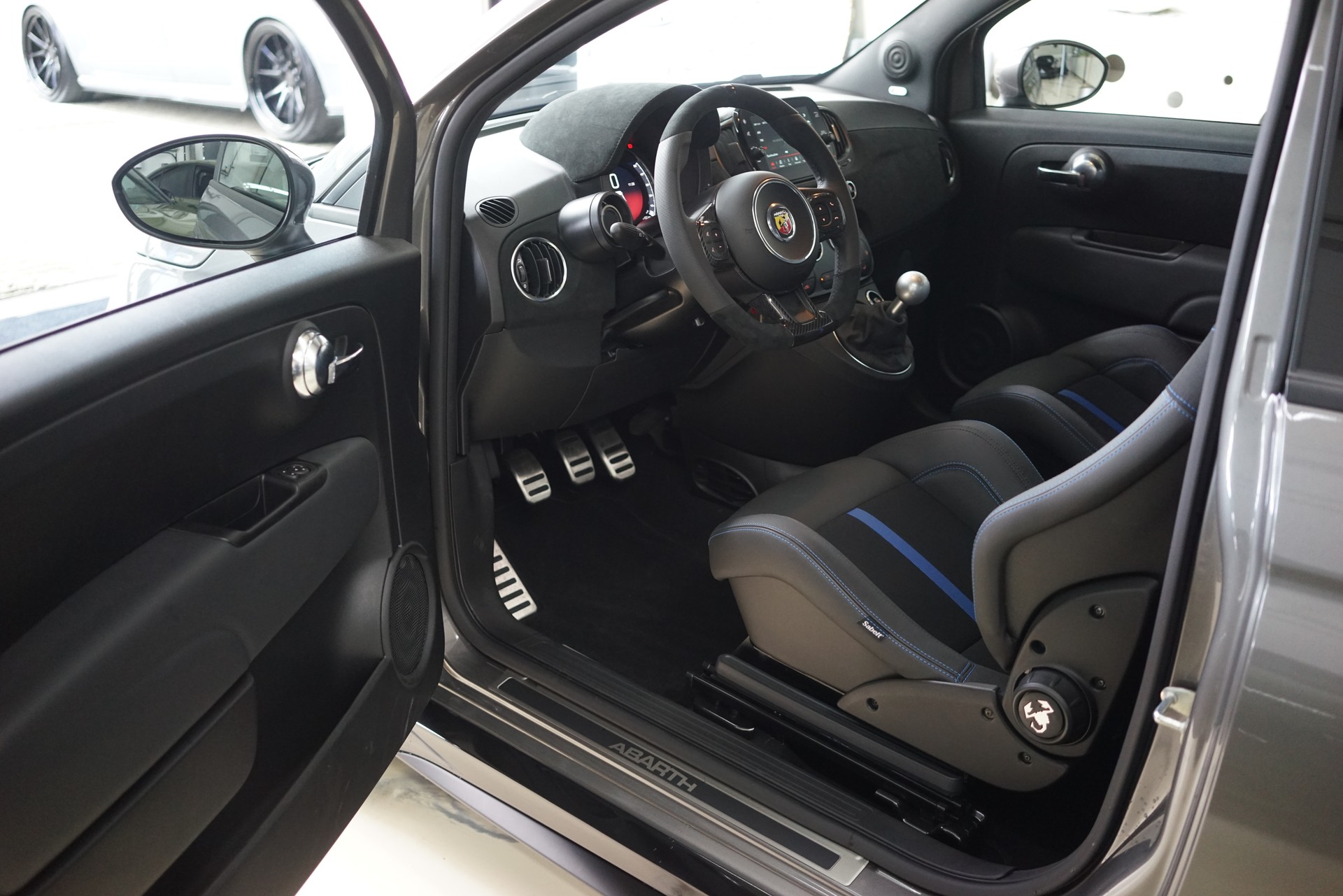 FIAT 695 1.4 16V Turbo Abarth Turismo-image-17