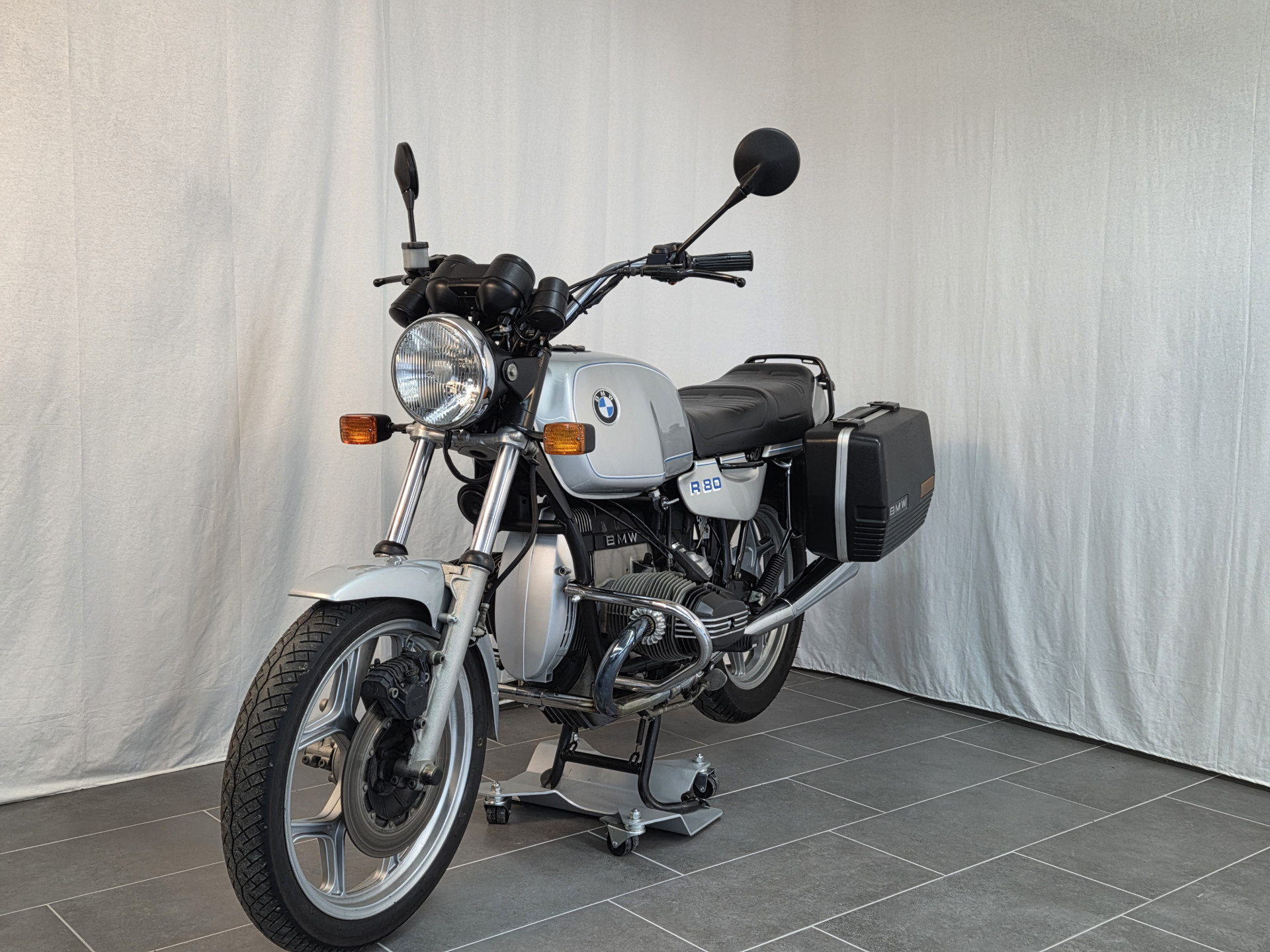 BMW R 80 aus 2. Hand-showroom-element-2