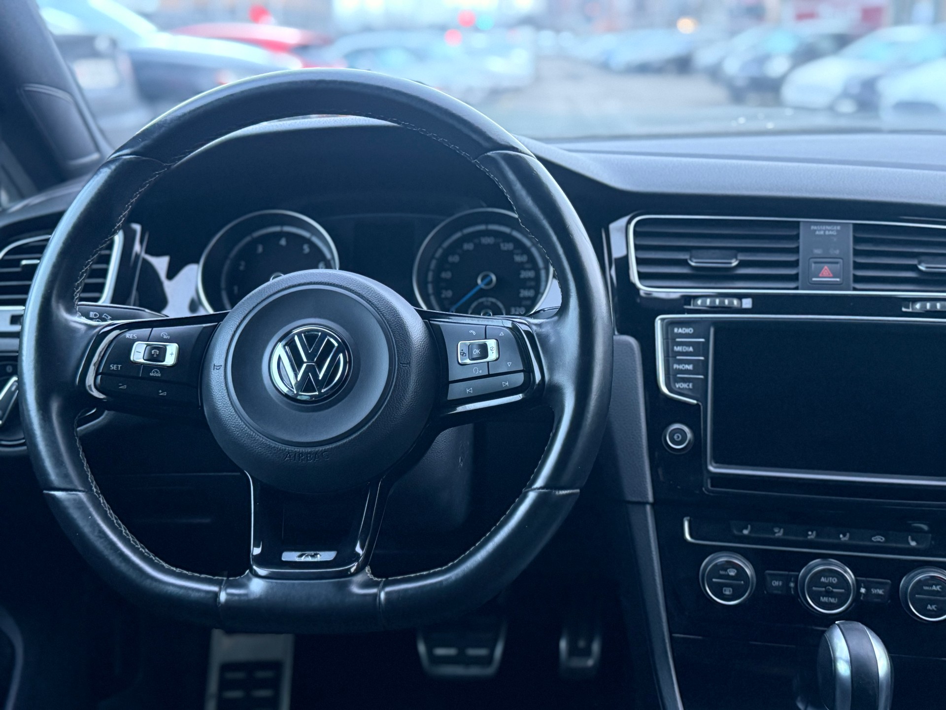 VW Golf 2.0 TSI R 4Motion DSG-image-12