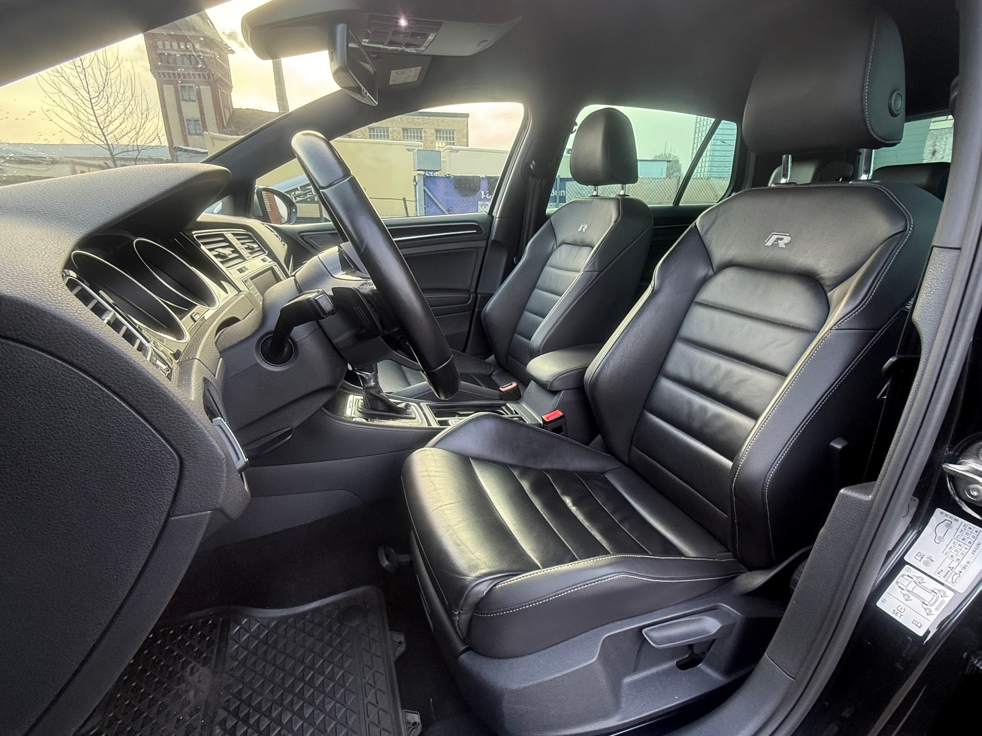 VW Golf 2.0 TSI R 4Motion DSG-image-13