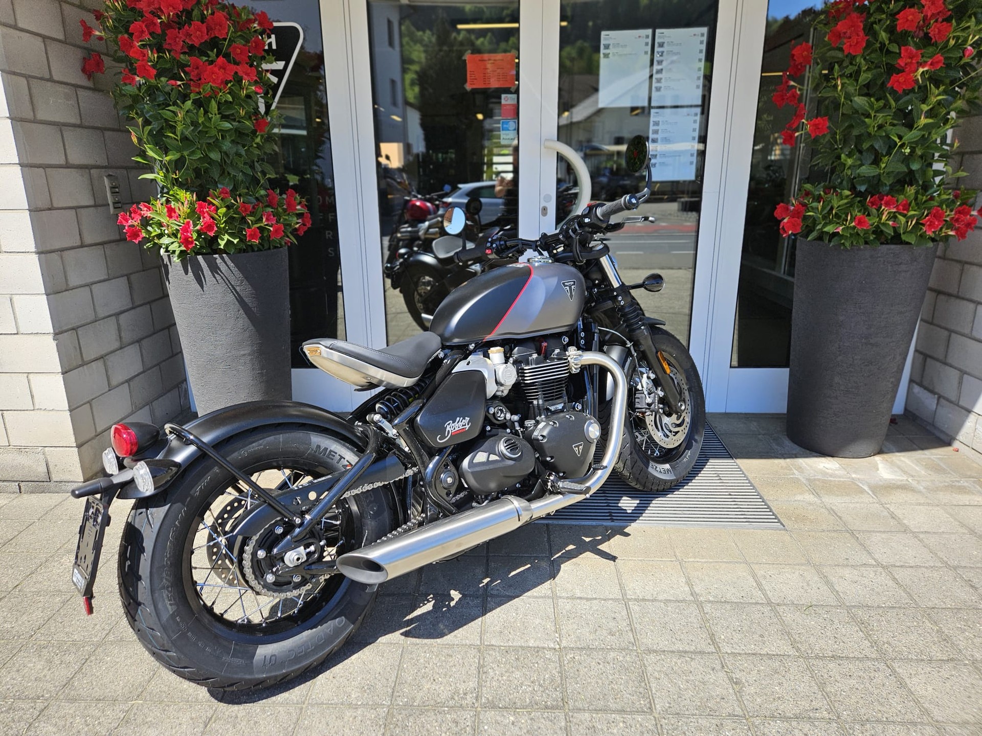 TRIUMPH Bonneville 1200 Bobber-image-4
