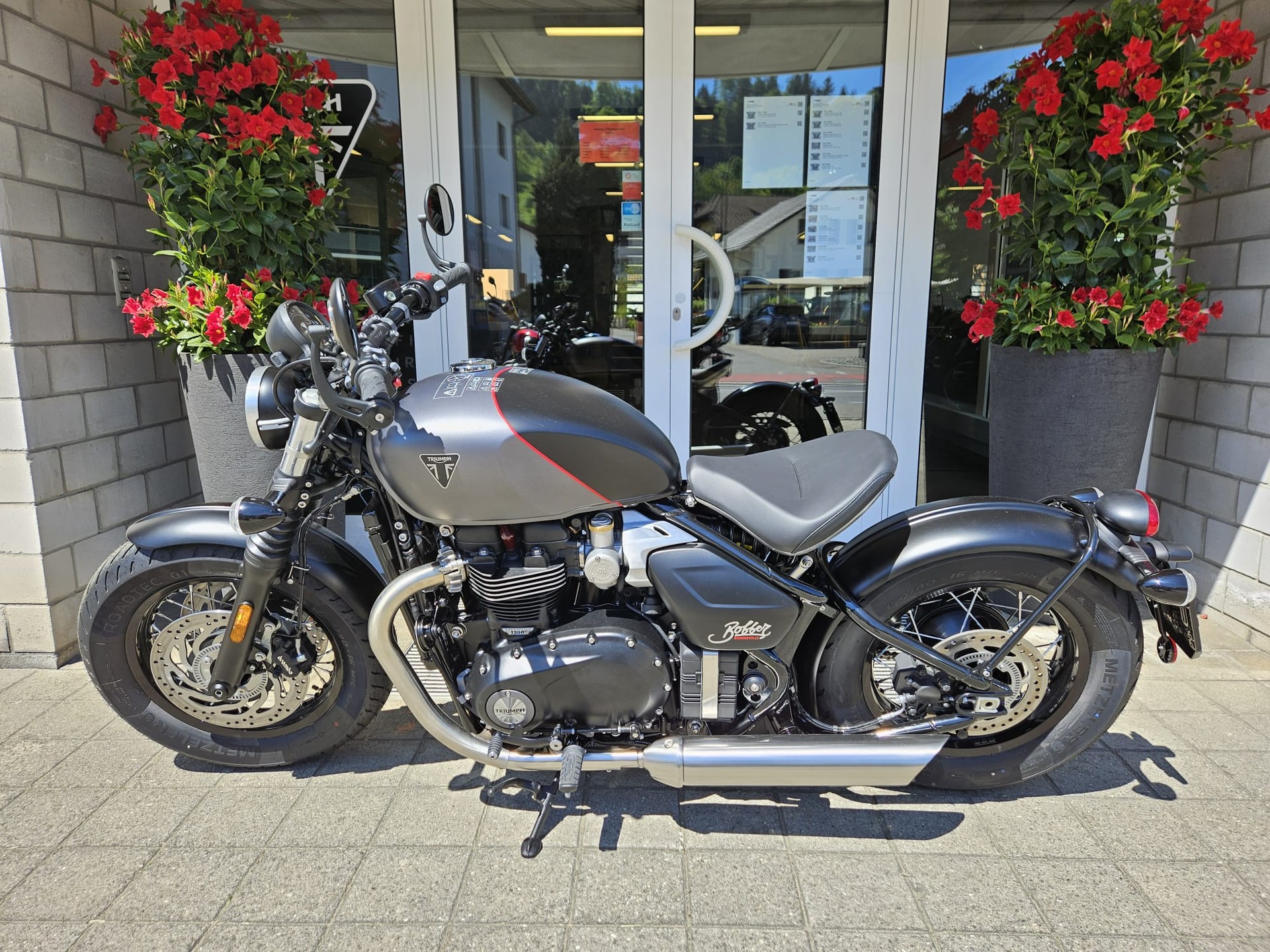 TRIUMPH Bonneville 1200 Bobber-image-5