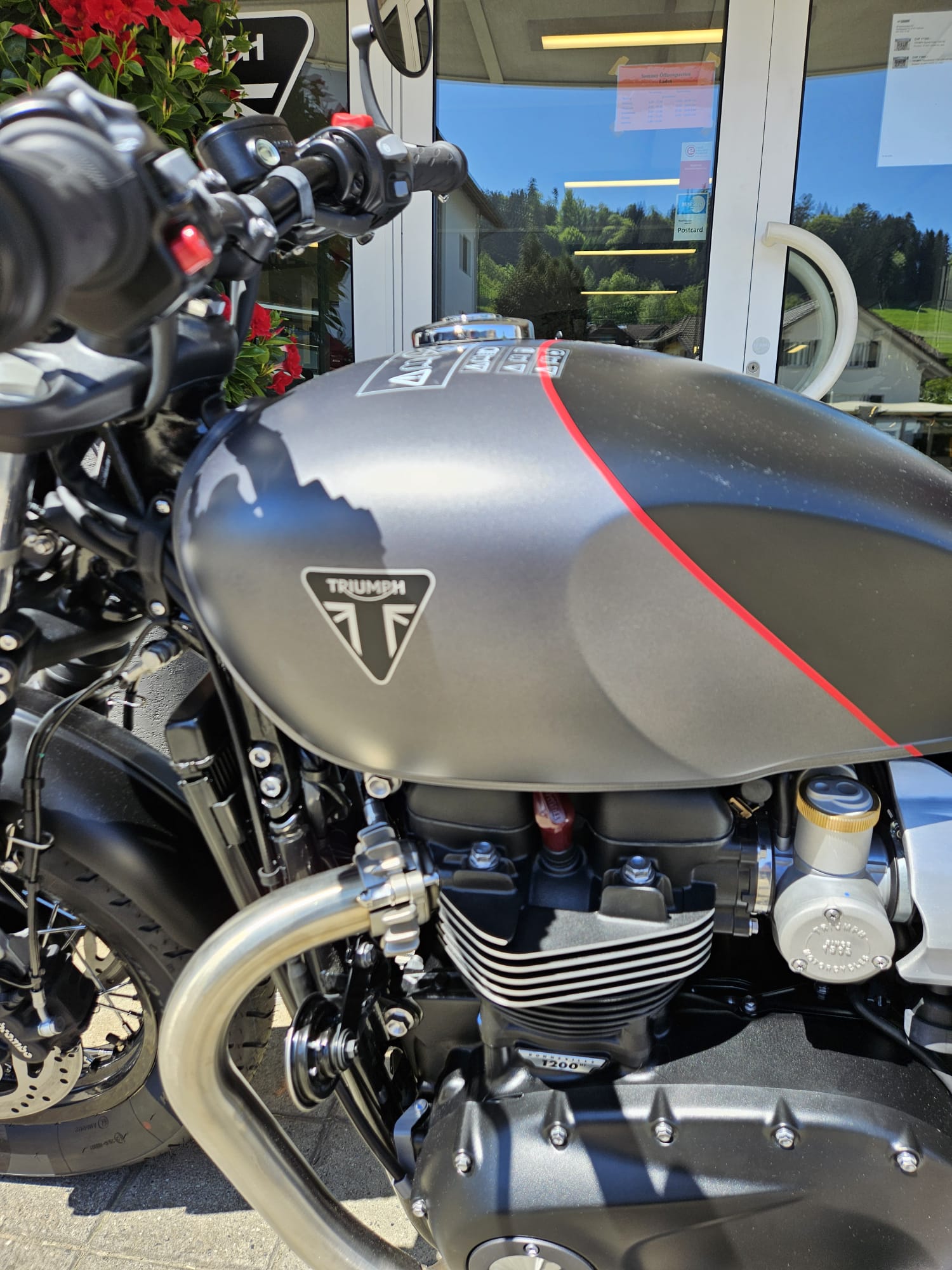 TRIUMPH Bonneville 1200 Bobber-image-8