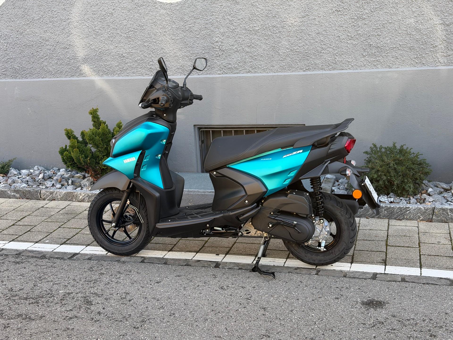 YAMAHA RayZR-showroom-element-3