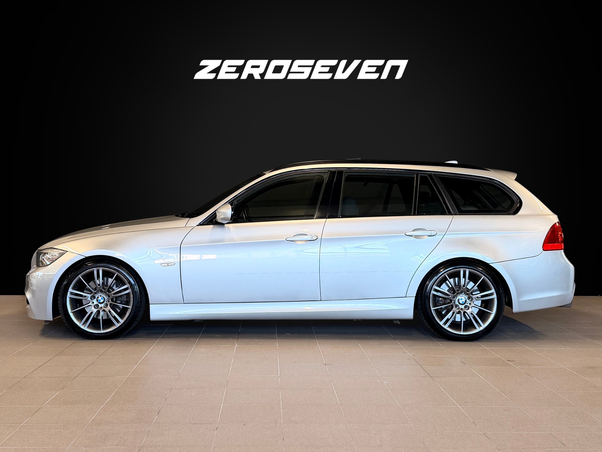 BMW 330d xDrive Touring Steptronic-showroom-element-2