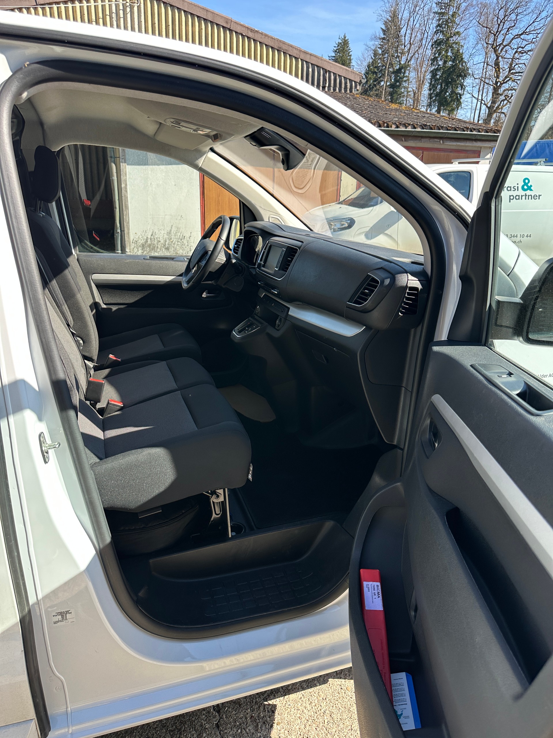 PEUGEOT Expert 75 KWh Standard-image-6