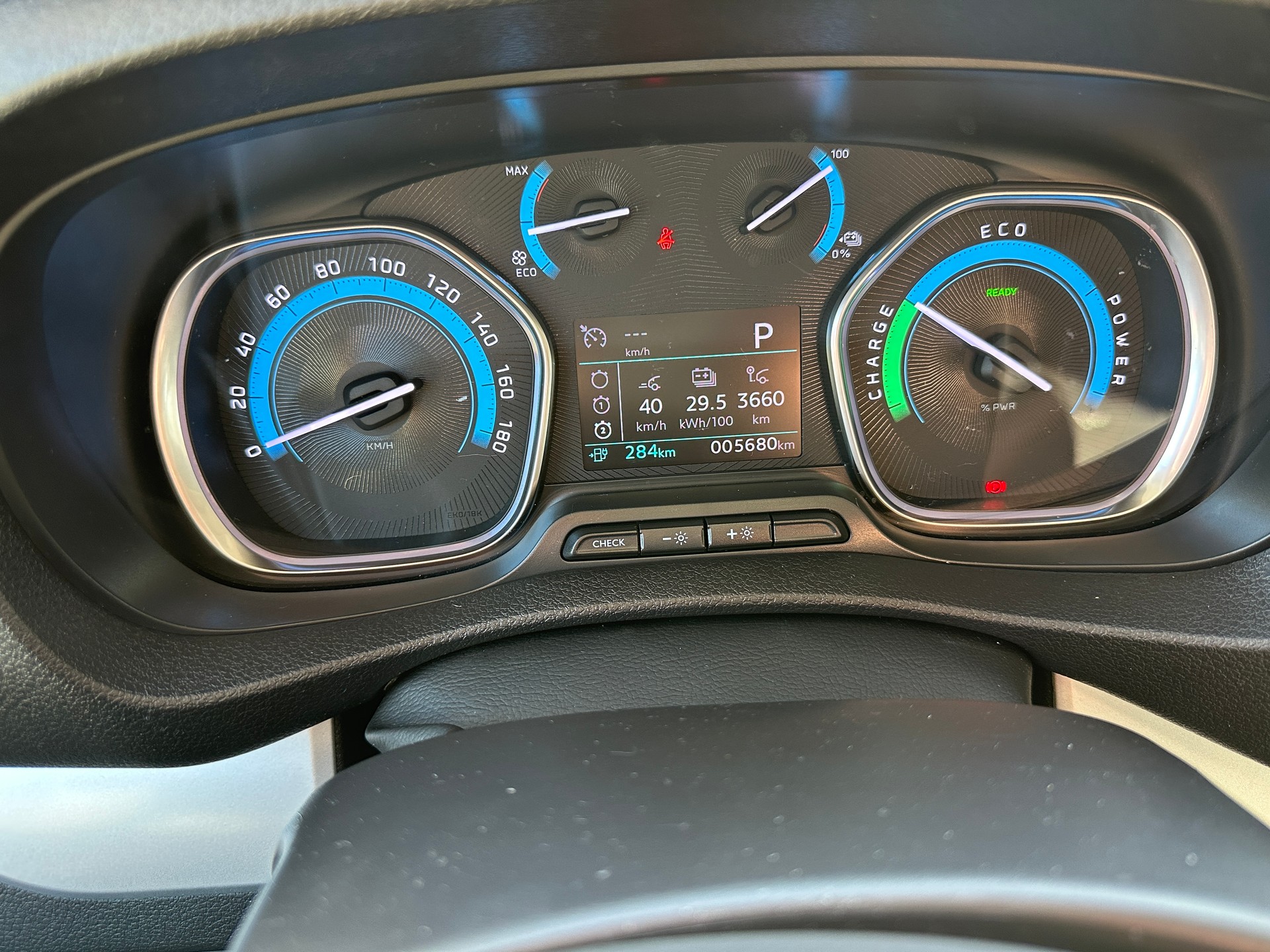 PEUGEOT Expert 75 KWh Standard-image-9