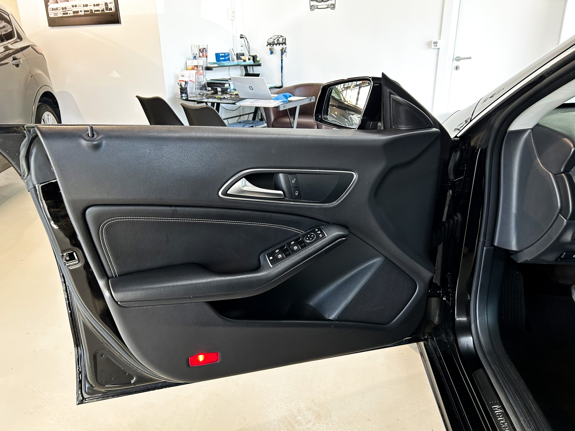 MERCEDES-BENZ CLA Shooting Brake 200 d Swiss Star Ed. 4M 7G-DCT-image-14