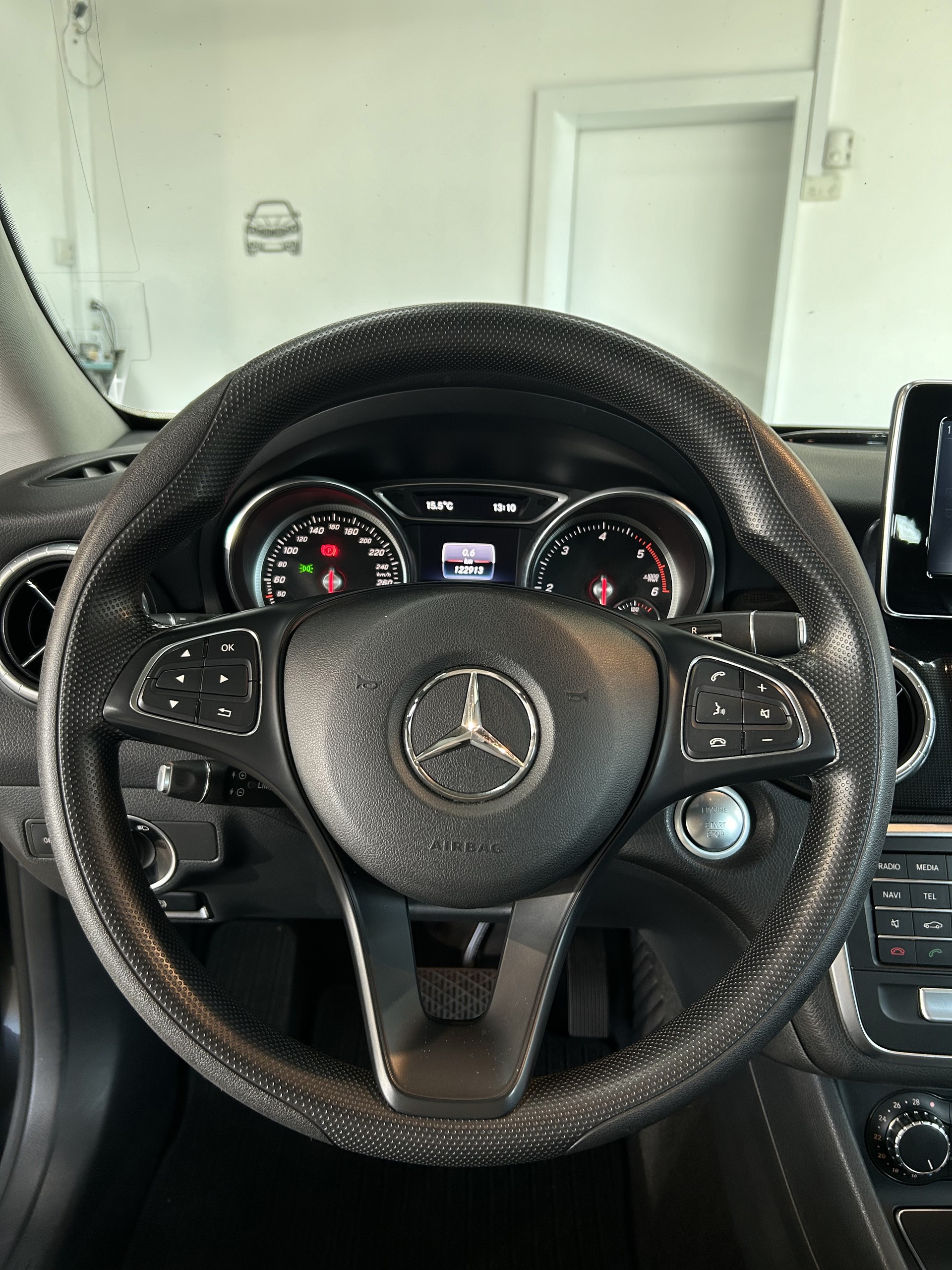 MERCEDES-BENZ CLA Shooting Brake 200 d Swiss Star Ed. 4M 7G-DCT-image-17