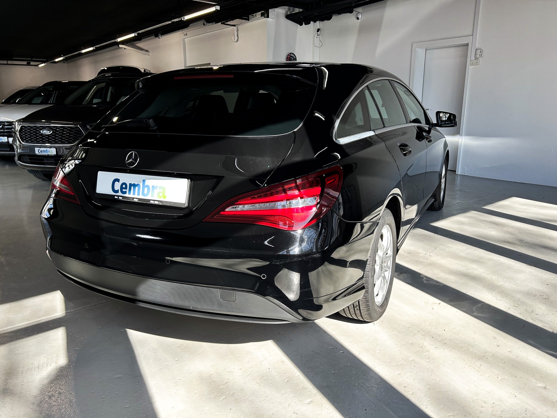 MERCEDES-BENZ CLA Shooting Brake 200 d Swiss Star Ed. 4M 7G-DCT-image-9