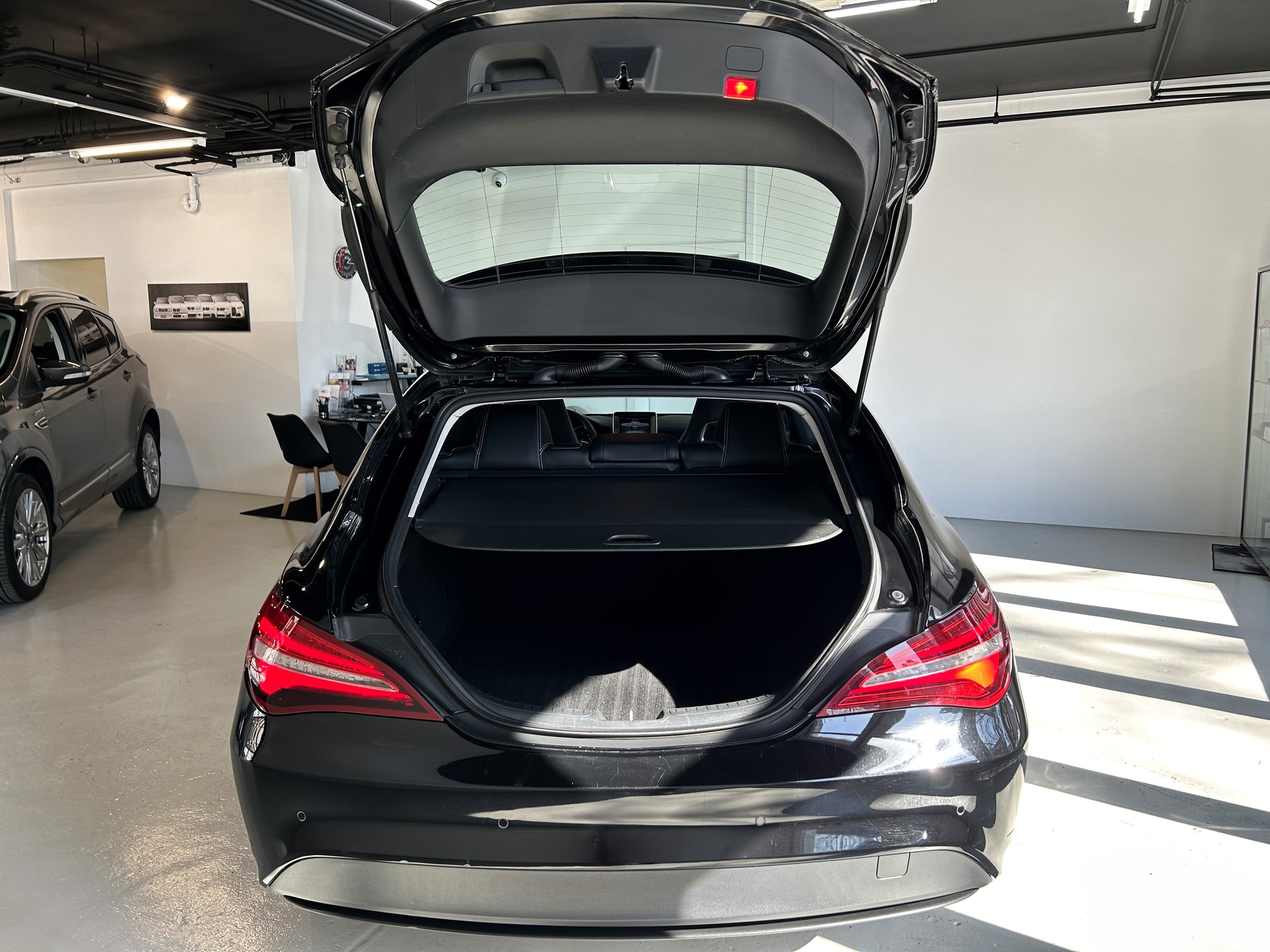 MERCEDES-BENZ CLA Shooting Brake 200 d Swiss Star Ed. 4M 7G-DCT-image-10