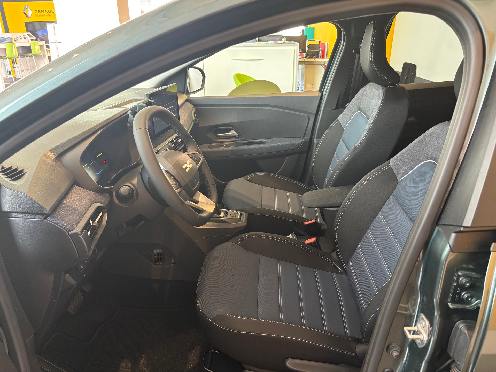DACIA Jogger HEV 155 Journey-image-8