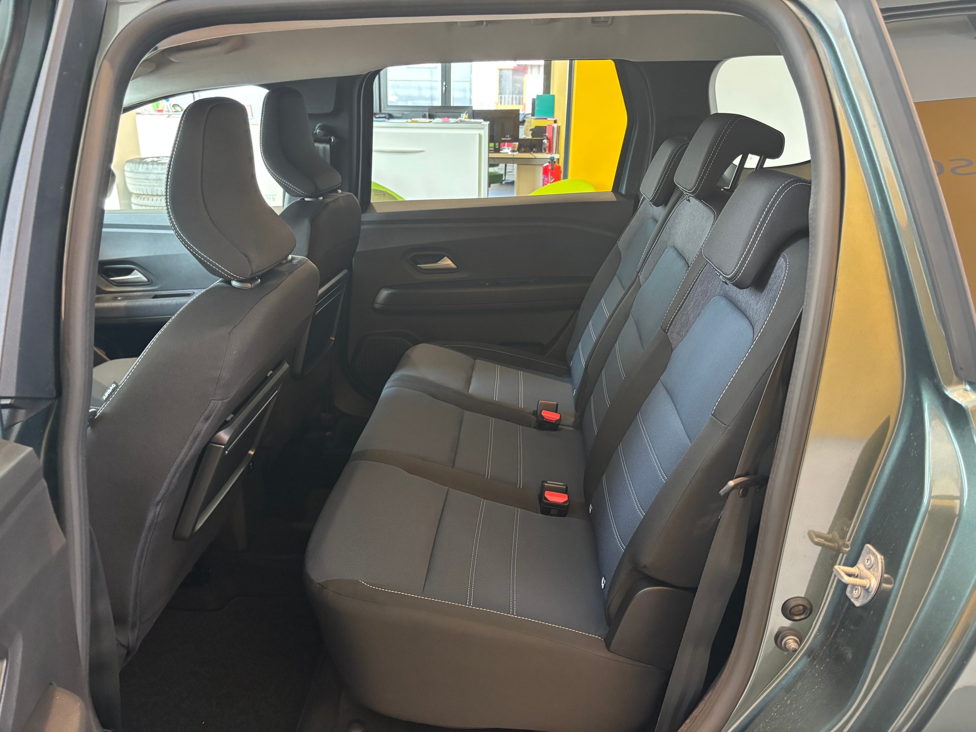 DACIA Jogger HEV 155 Journey-image-9