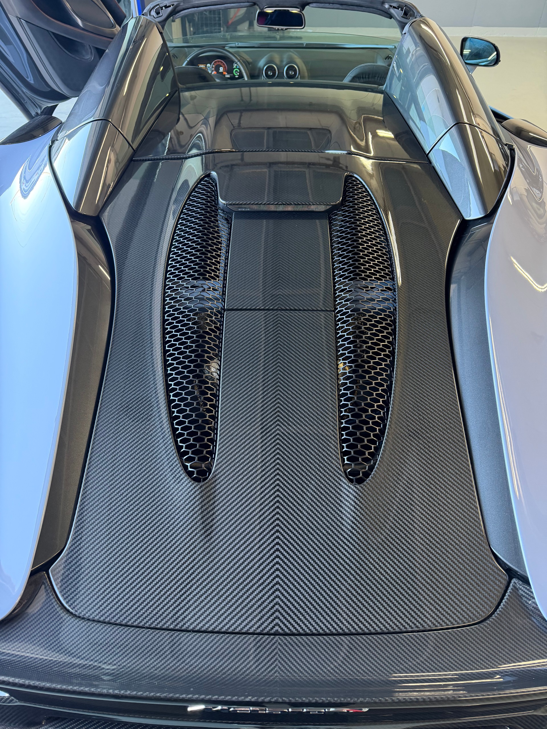 McLAREN 570S Spider 3.8 V8 SSG Full Carbon-image-9