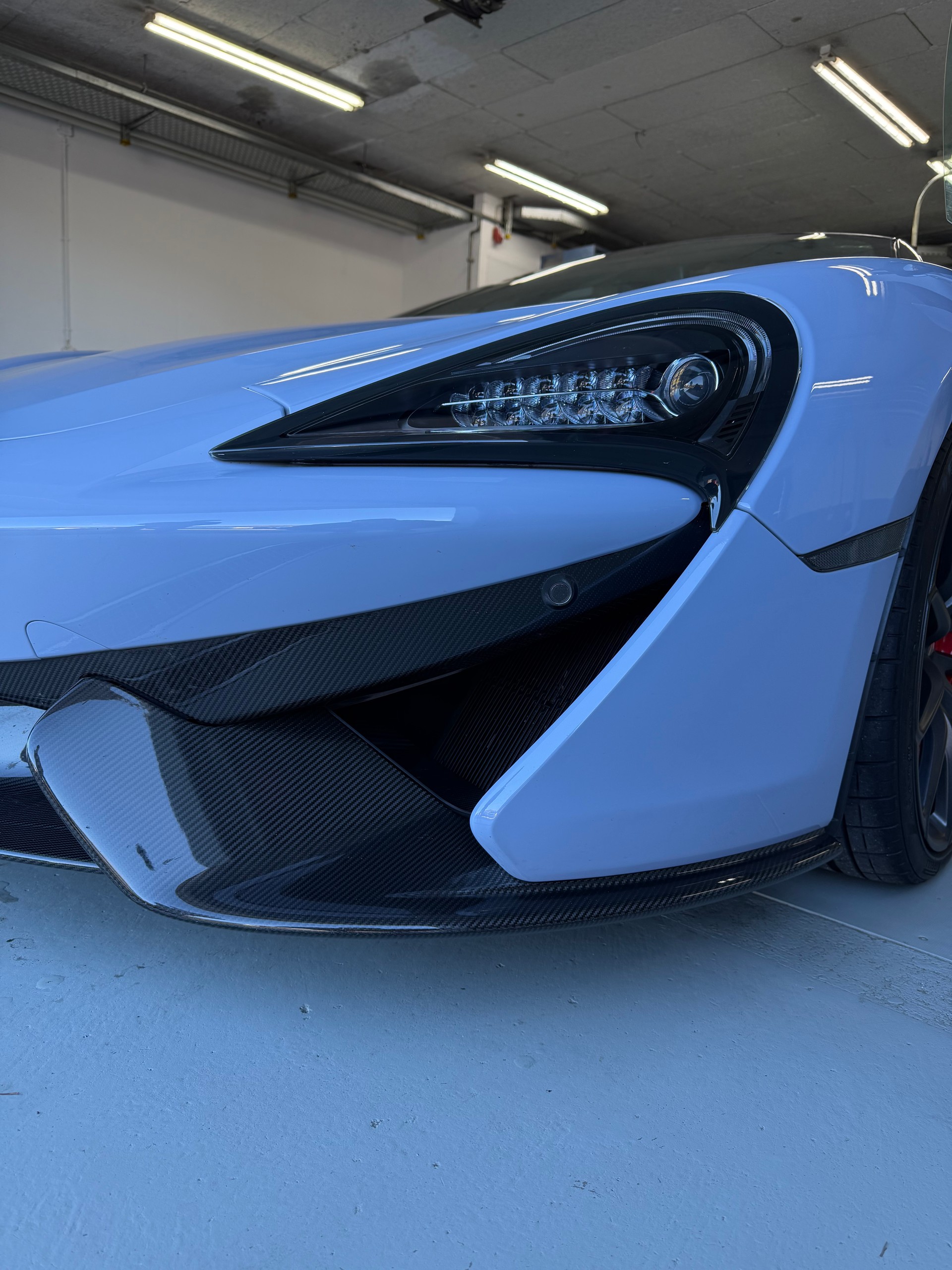 McLAREN 570S Spider 3.8 V8 SSG Full Carbon-image-11