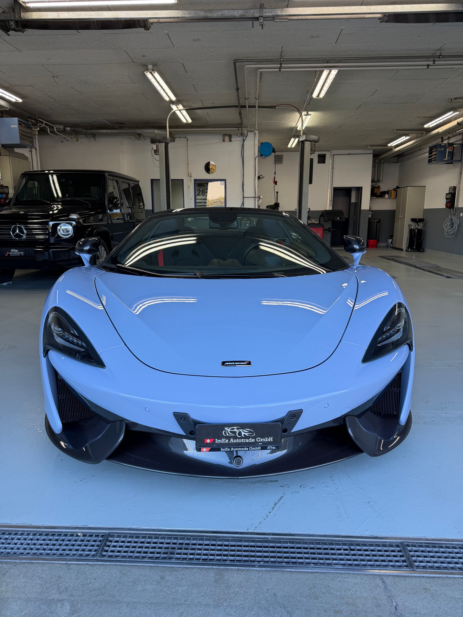 McLAREN 570S Spider 3.8 V8 SSG Full Carbon-image-4