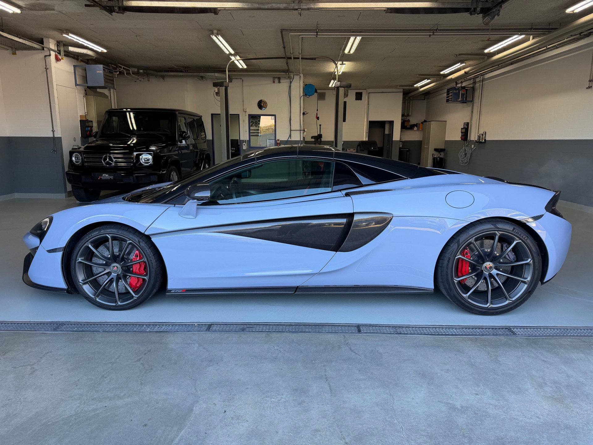McLAREN 570S Spider 3.8 V8 SSG Full Carbon-image-1