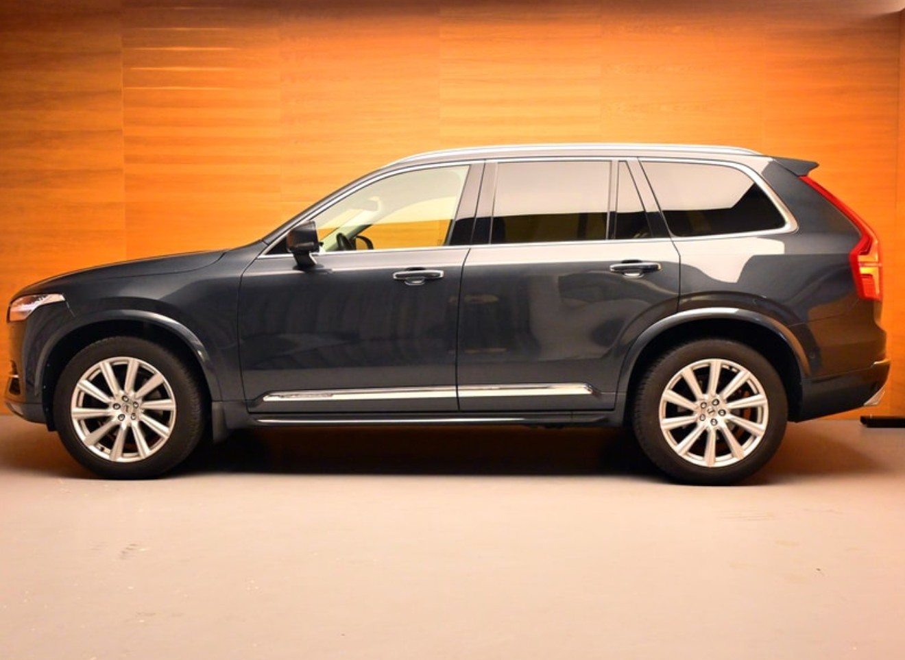 VOLVO XC90 D5 AWD Momentum Geartronic-image-0