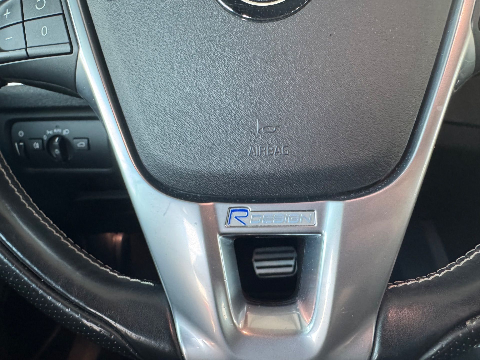 VOLVO V40 D4 Summum R-Design Geartronic-image-12