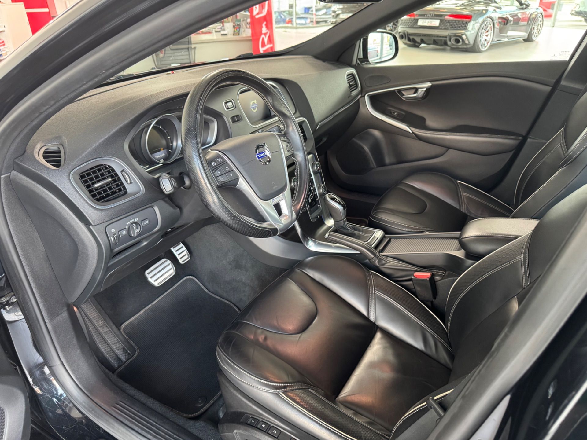 VOLVO V40 D4 Summum R-Design Geartronic-image-7