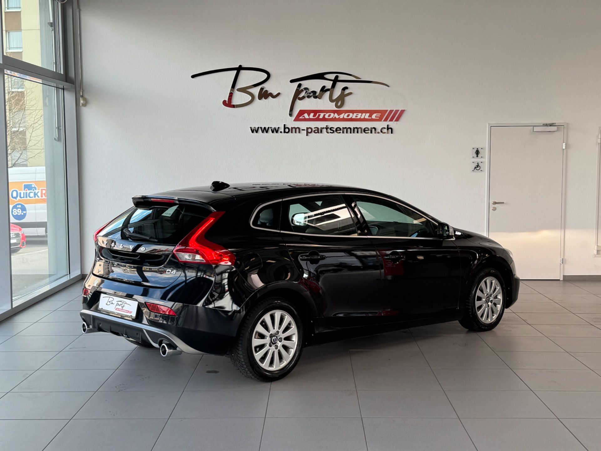 VOLVO V40 D4 Summum R-Design Geartronic-image-5