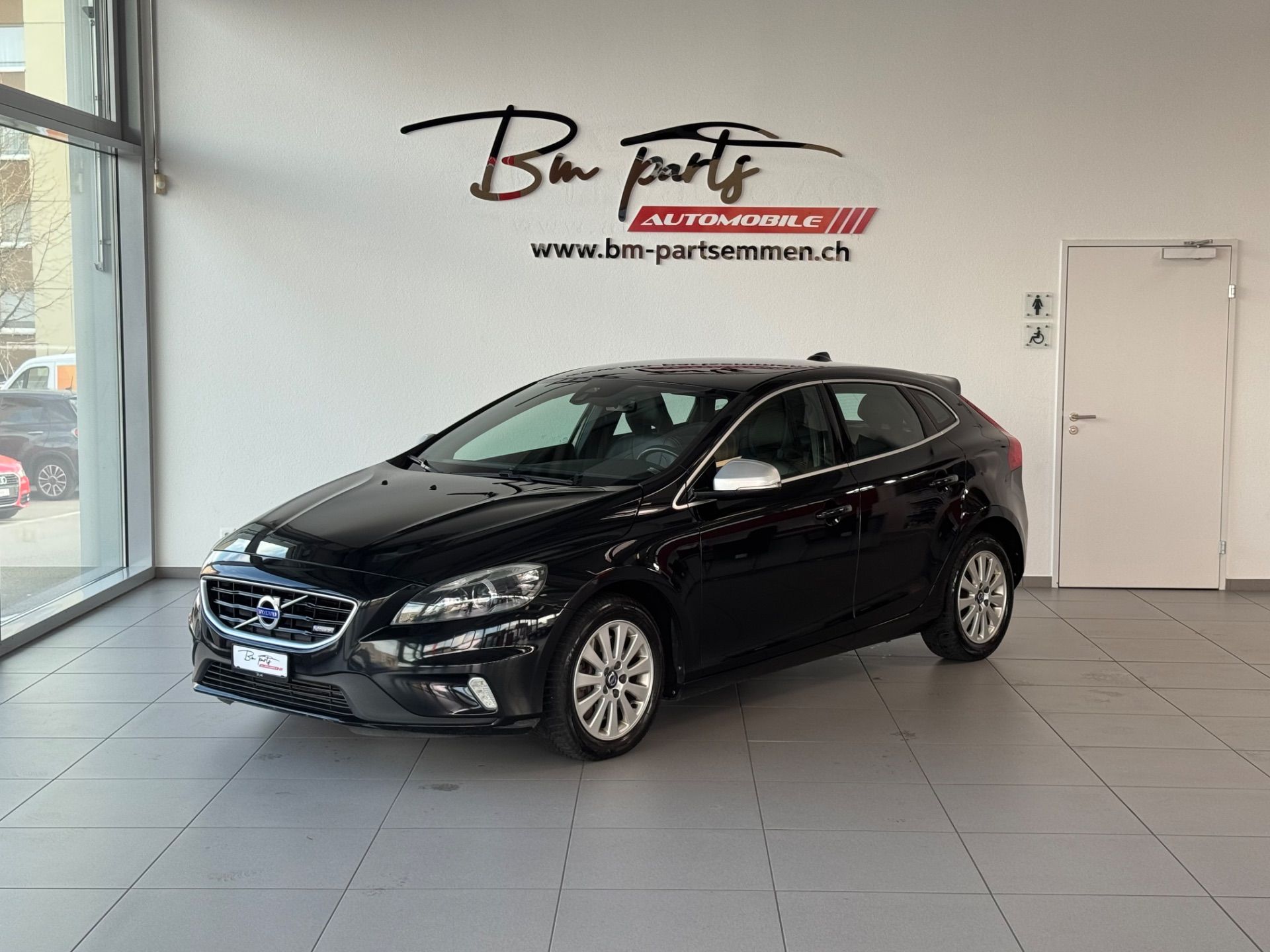 VOLVO V40 D4 Summum R-Design Geartronic-image-1