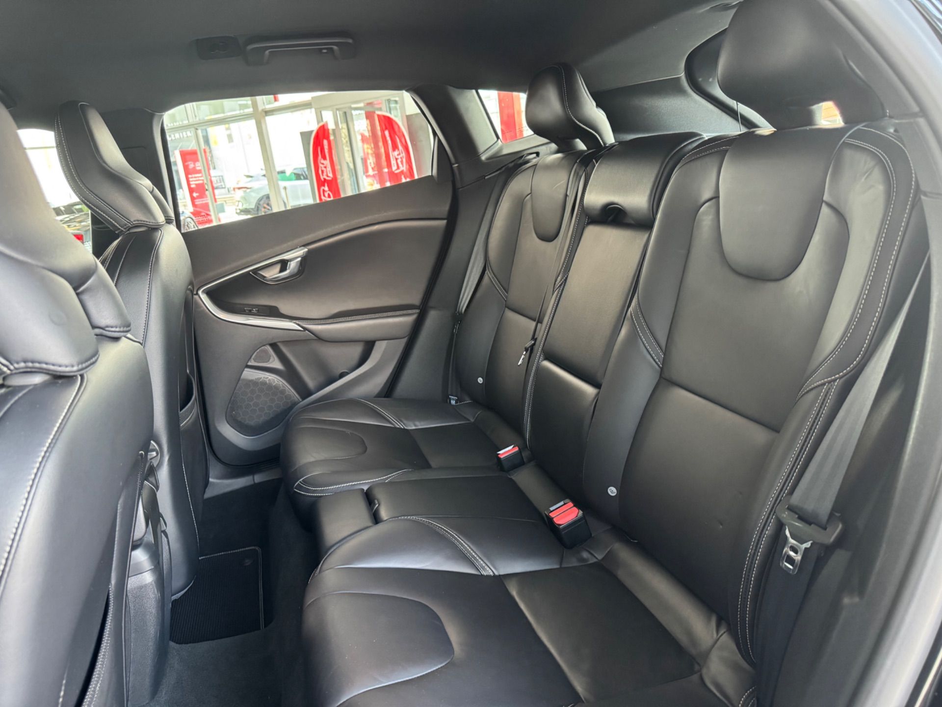 VOLVO V40 D4 Summum R-Design Geartronic-image-16