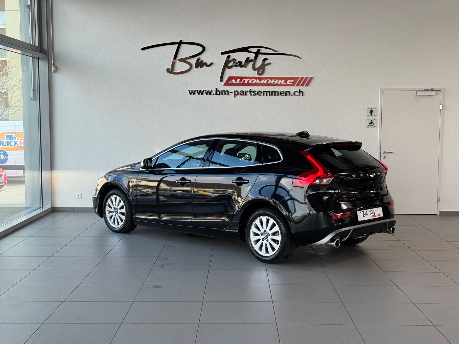 VOLVO V40 D4 Summum R-Design Geartronic-image-3