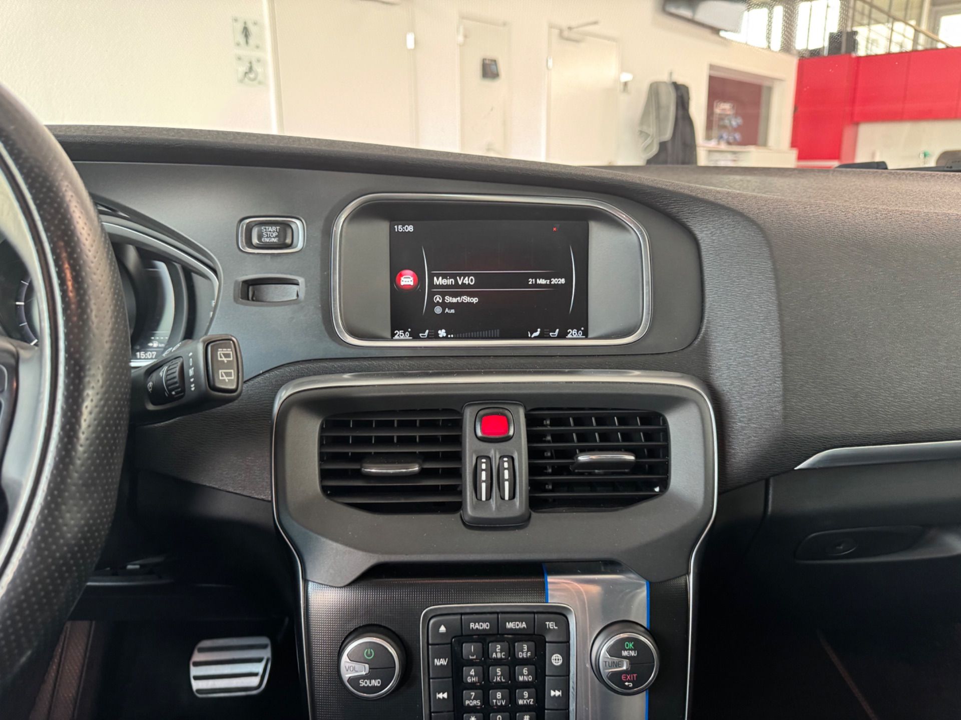 VOLVO V40 D4 Summum R-Design Geartronic-image-11