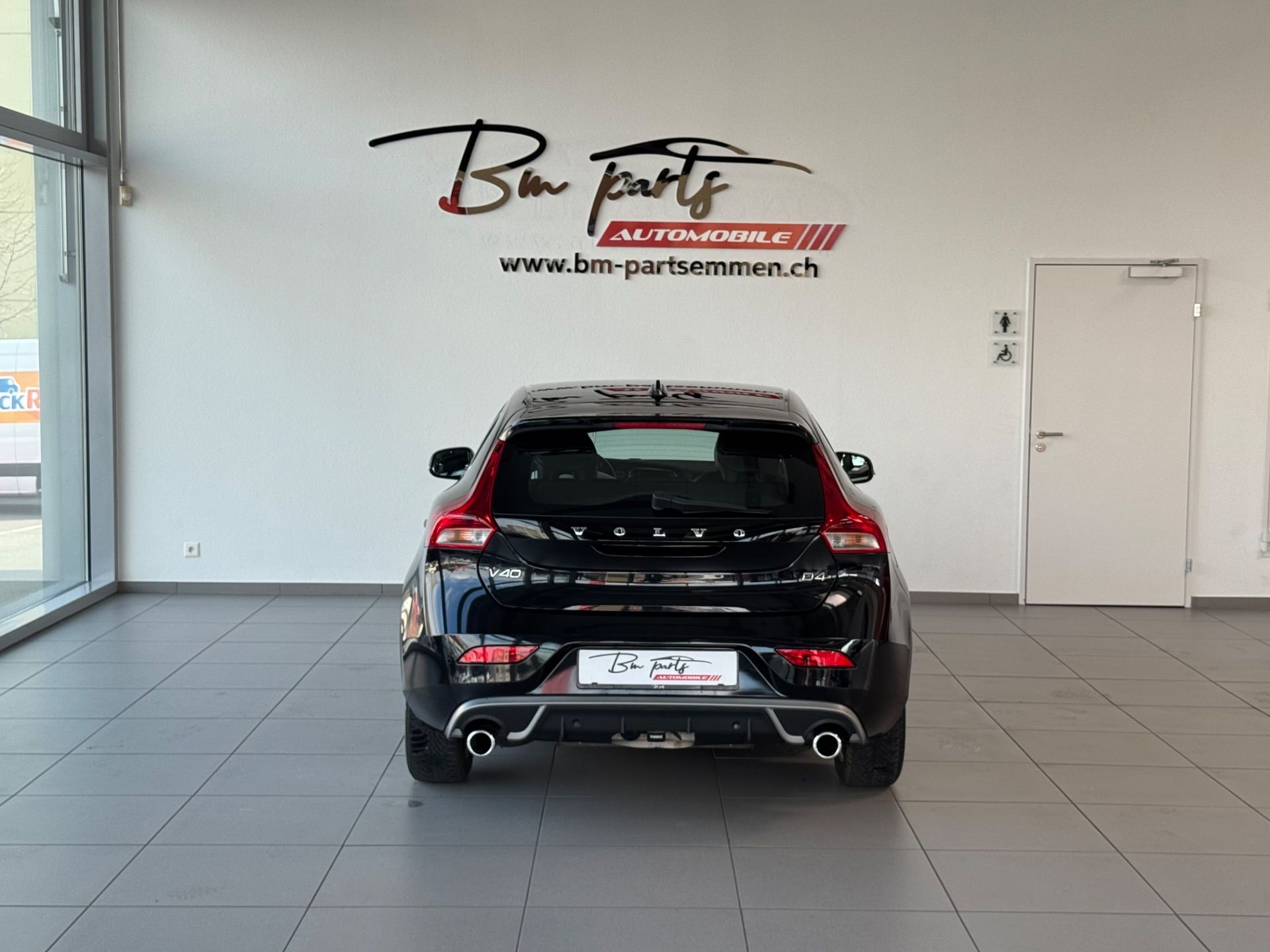 VOLVO V40 D4 Summum R-Design Geartronic-image-4