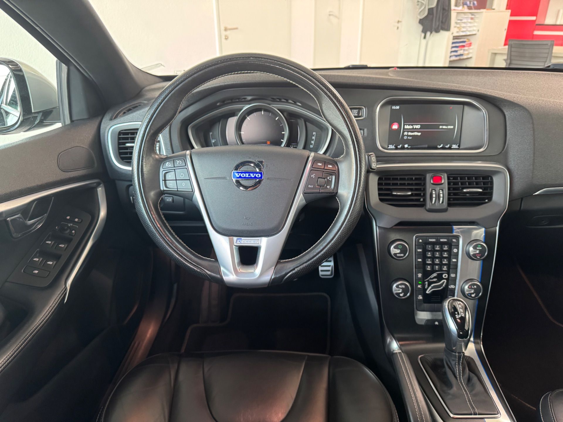 VOLVO V40 D4 Summum R-Design Geartronic-image-10