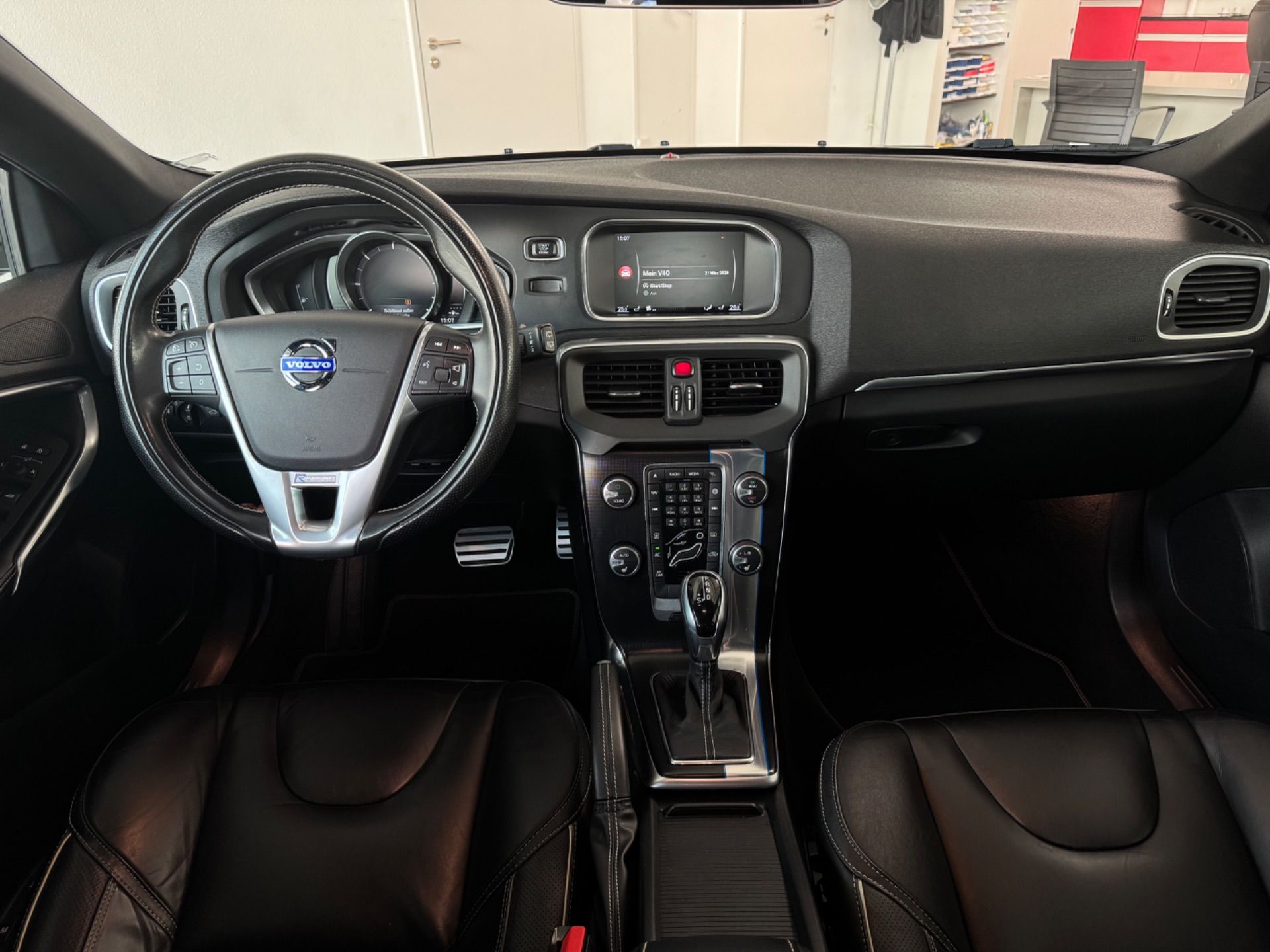 VOLVO V40 D4 Summum R-Design Geartronic-image-9