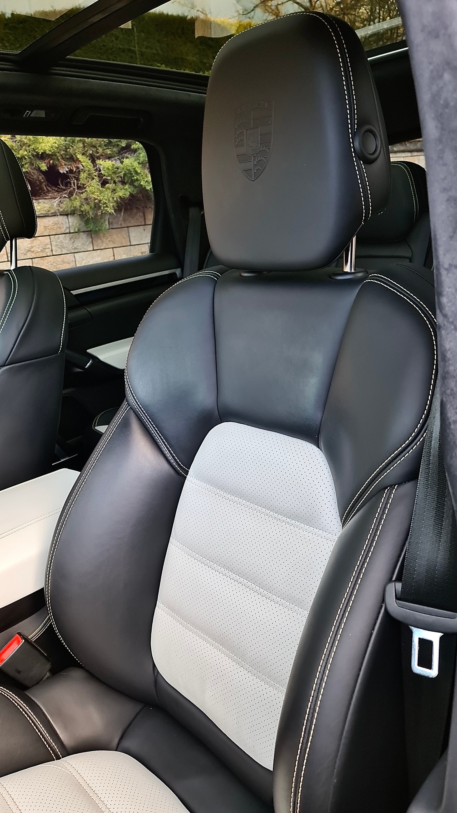 PORSCHE Cayenne S E-Hybrid Platinum Edition-image-12