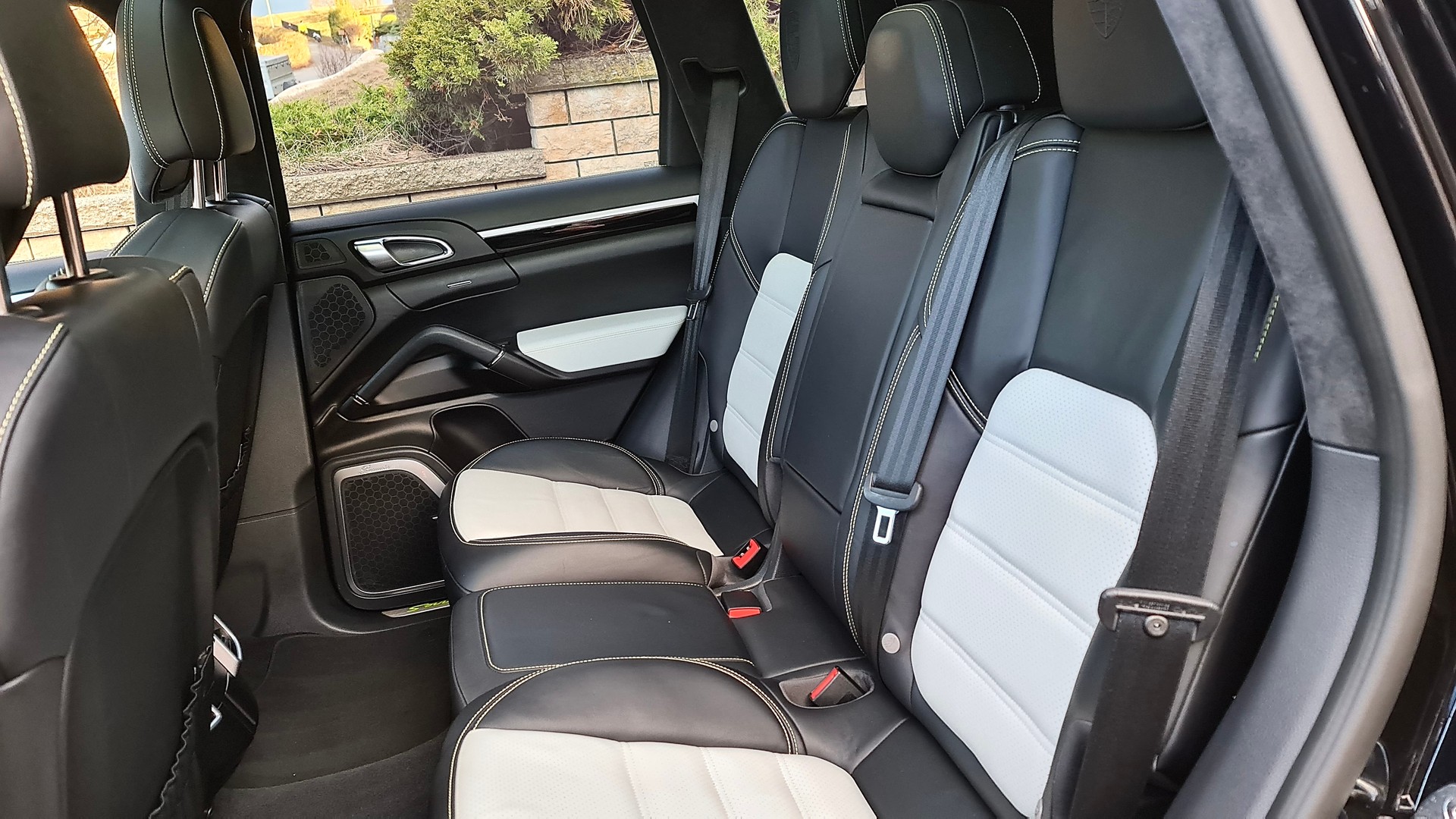 PORSCHE Cayenne S E-Hybrid Platinum Edition-image-9