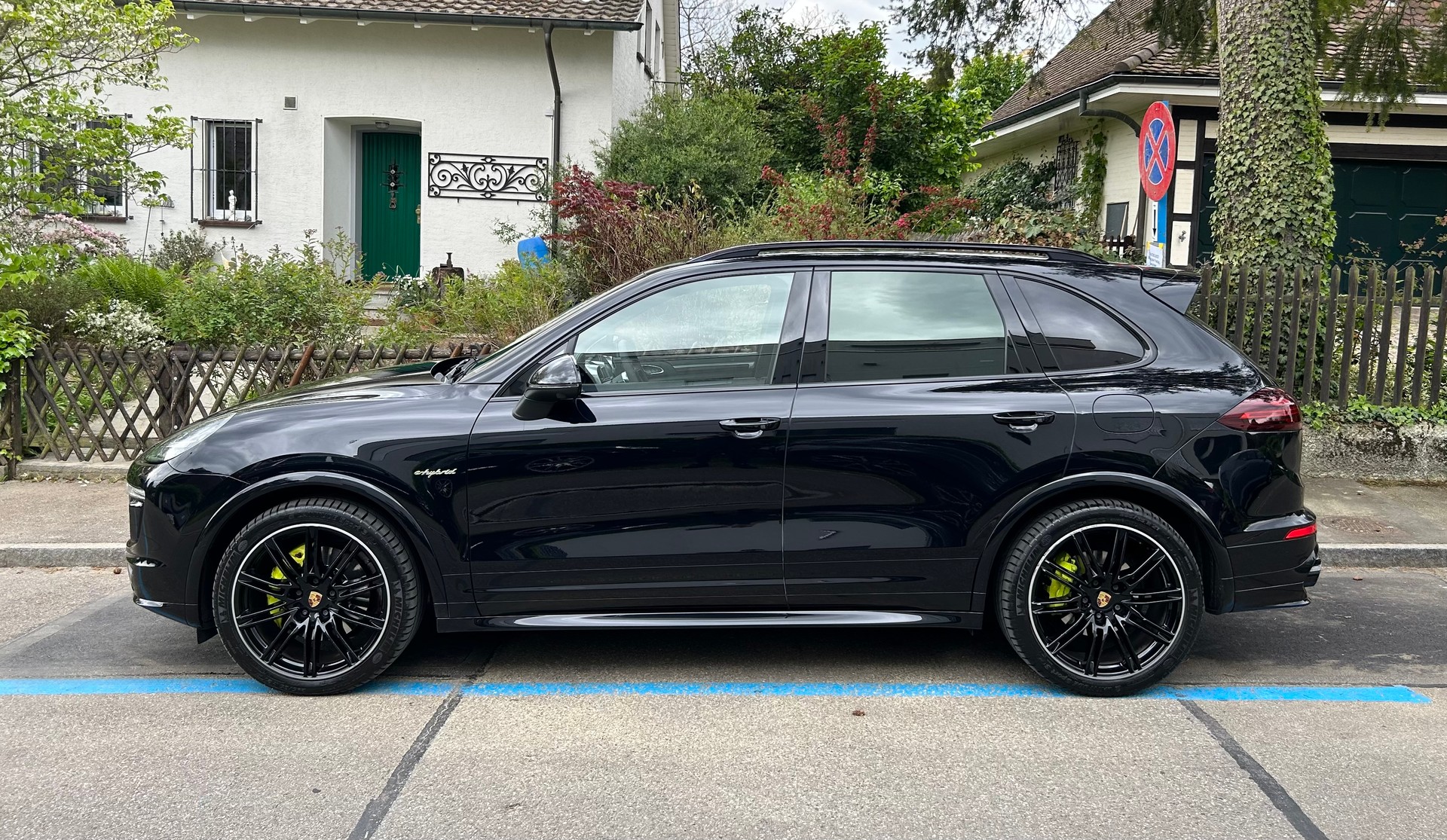 PORSCHE Cayenne S E-Hybrid Platinum Edition-image-1