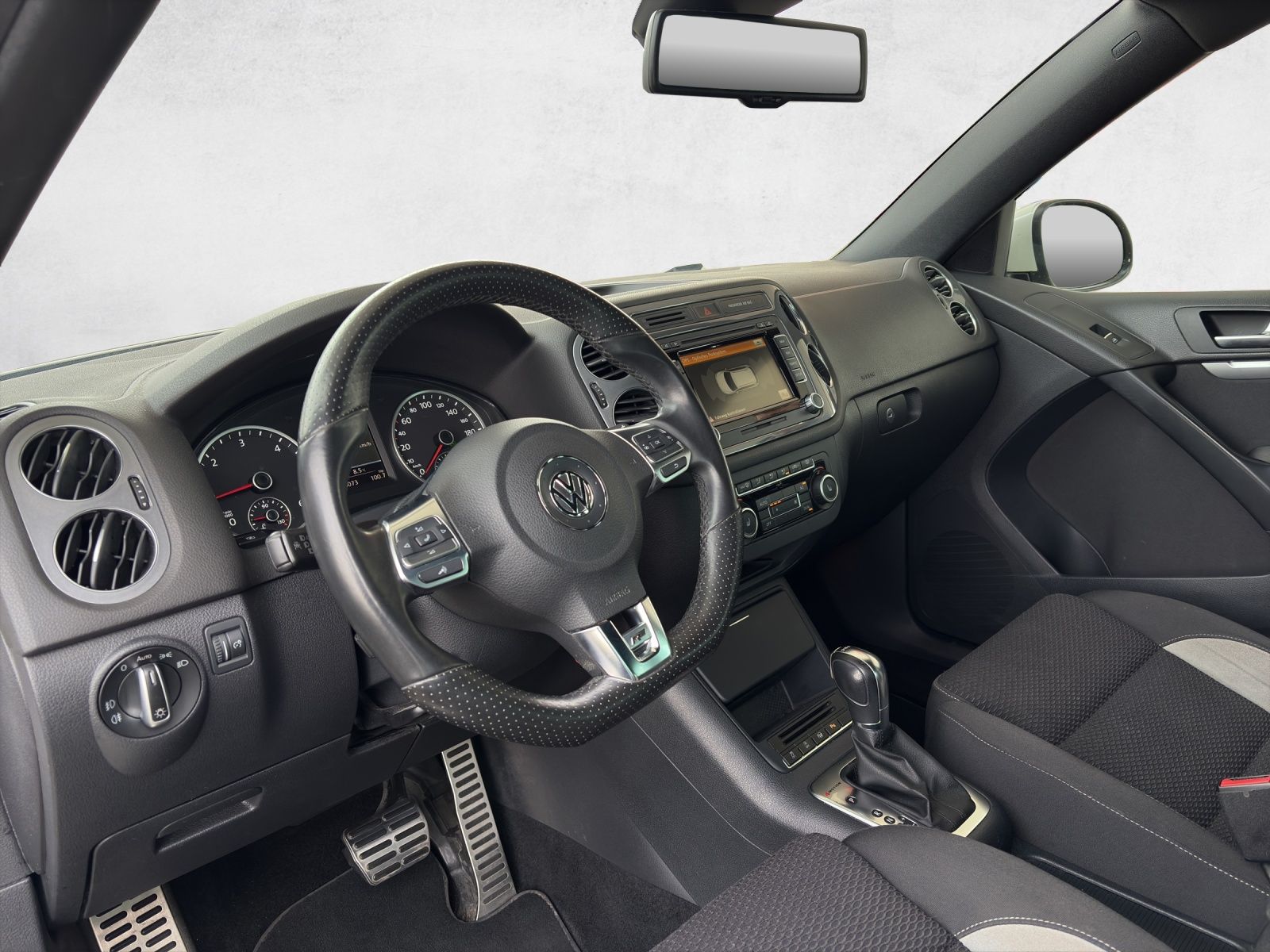 VW Tiguan 2.0 TDI BlueMotion Sport&Style 4Motion DSG-image-8