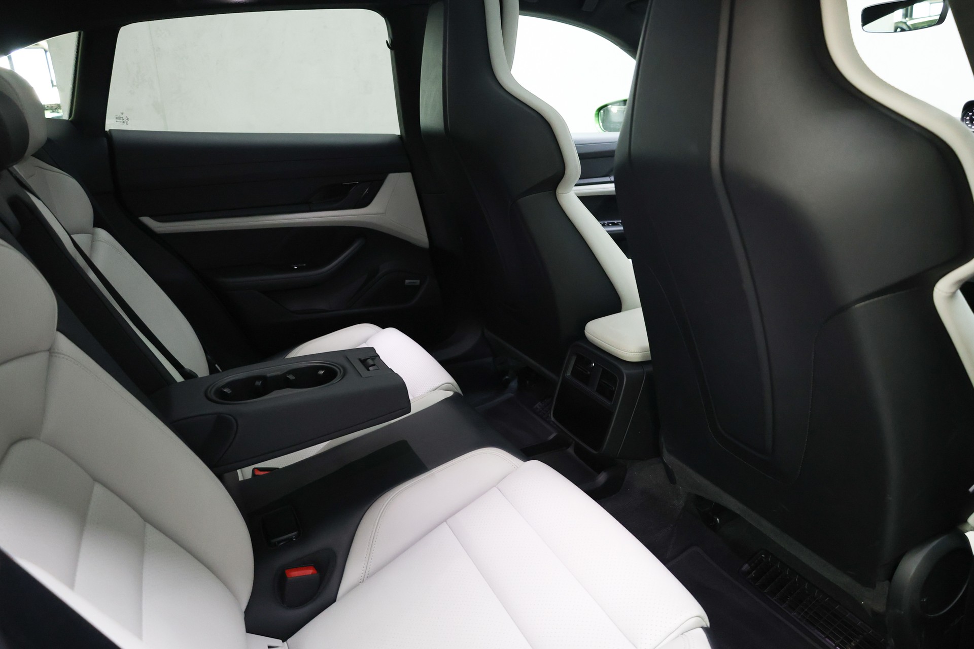 PORSCHE Taycan Turbo Cross Turismo-image-21