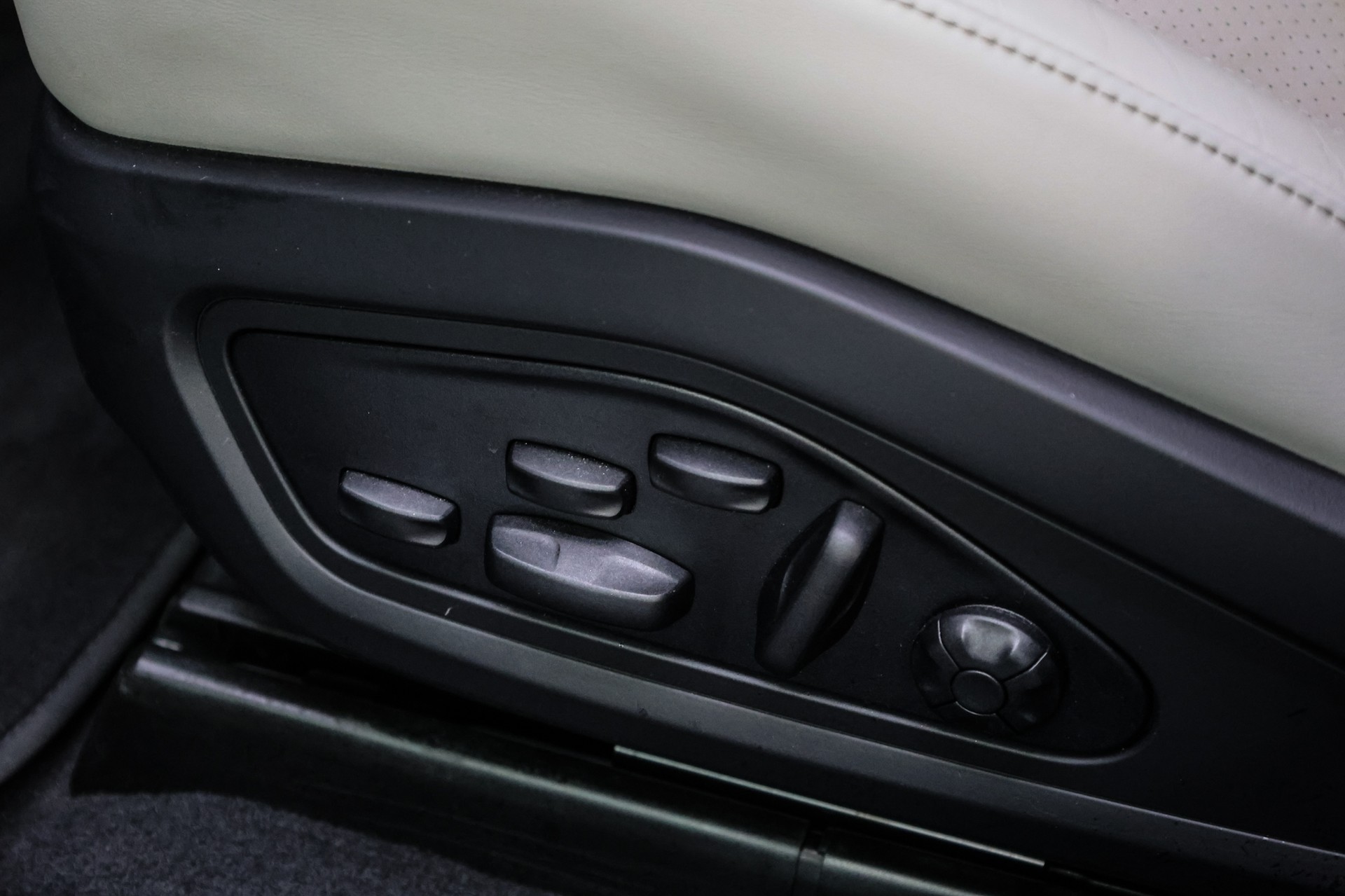 PORSCHE Taycan Turbo Cross Turismo-image-23