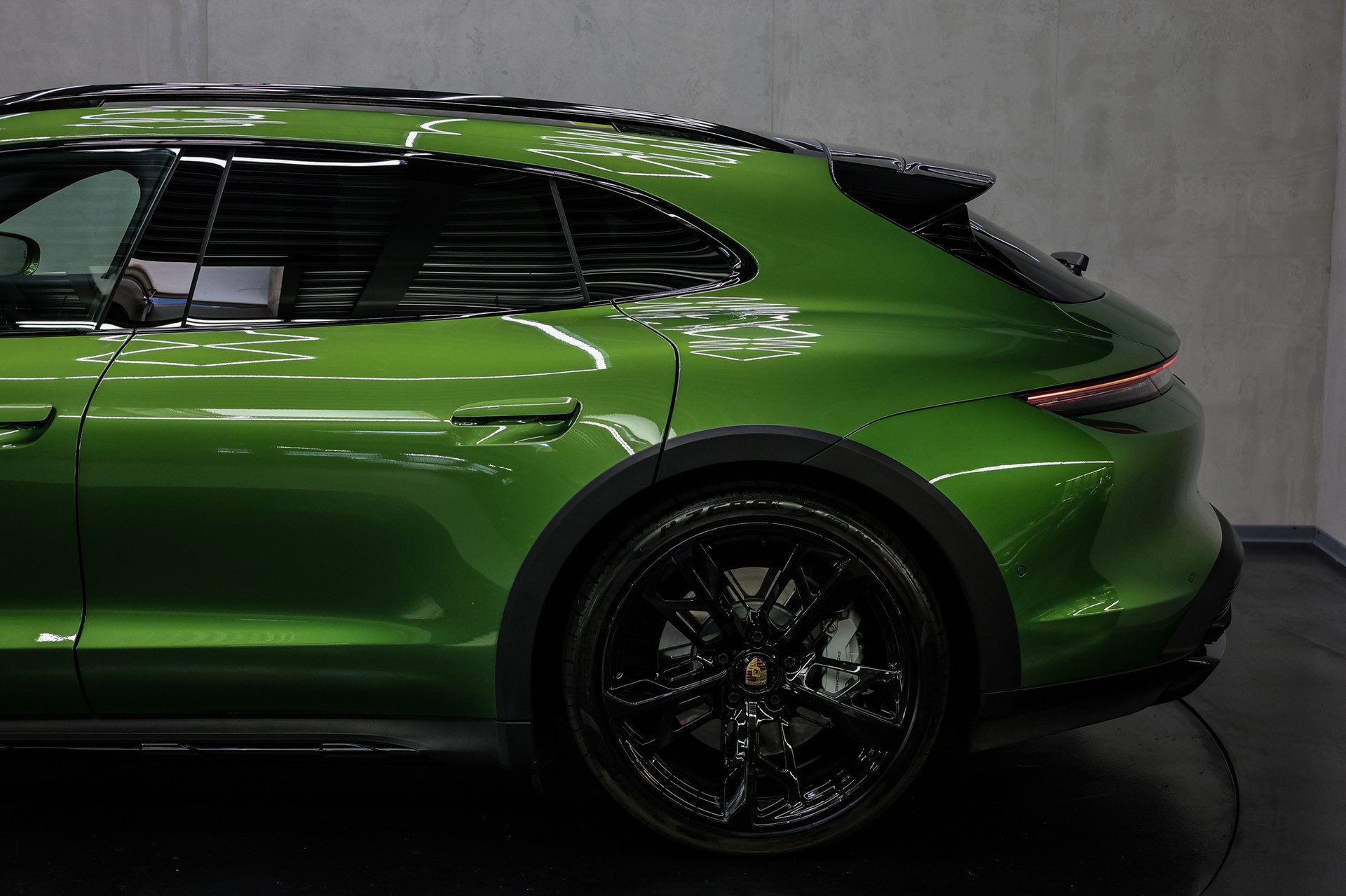 PORSCHE Taycan Turbo Cross Turismo-image-10