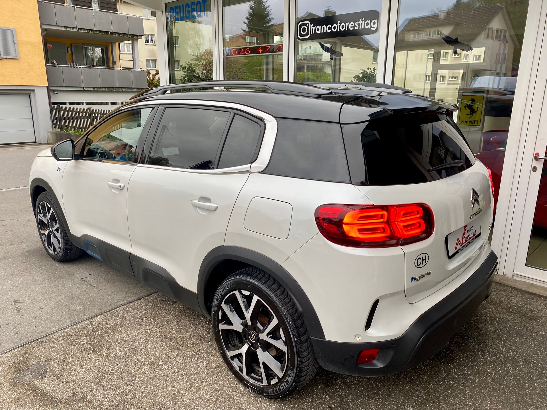 CITROEN C5 Aircross 1.6 PHEV Shine-image-13