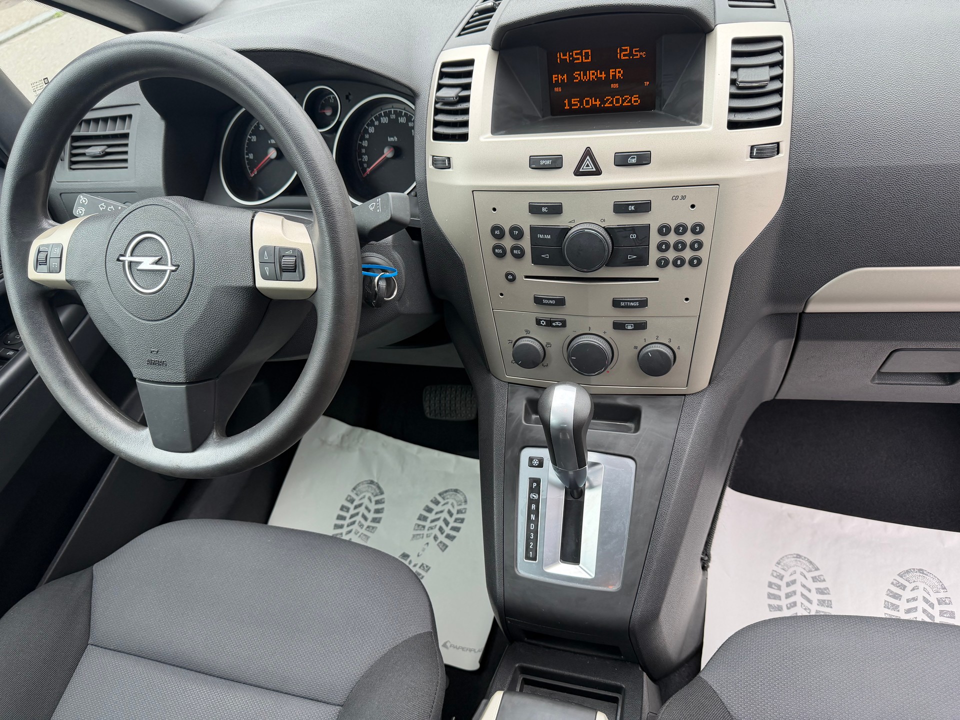 OPEL Zafira 2.2i 16V Enjoy Automatic-image-13