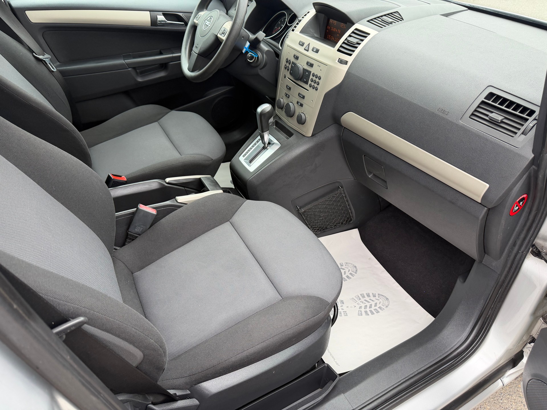 OPEL Zafira 2.2i 16V Enjoy Automatic-image-12