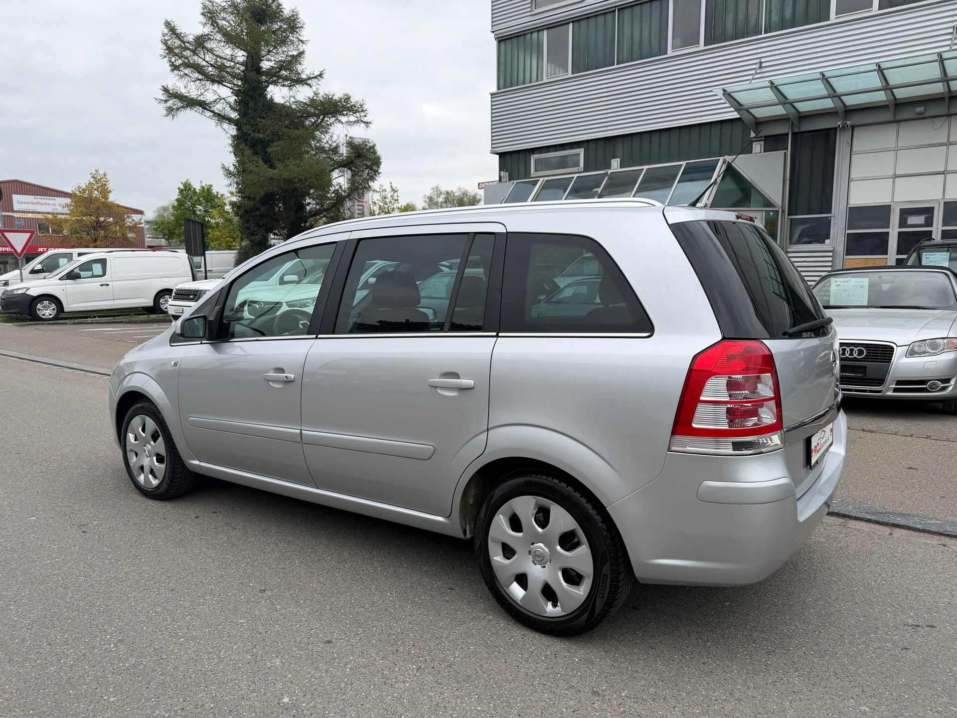 OPEL Zafira 2.2i 16V Enjoy Automatic-image-4