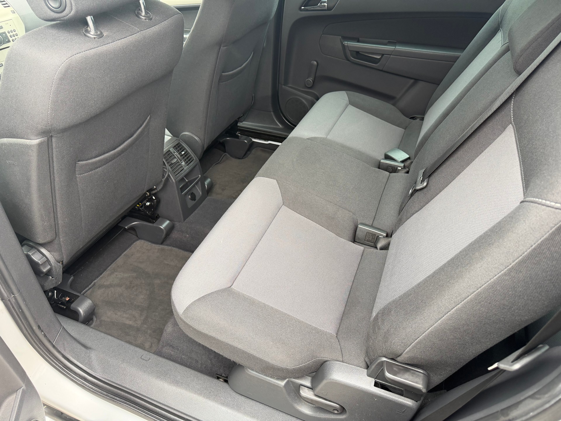 OPEL Zafira 2.2i 16V Enjoy Automatic-image-6